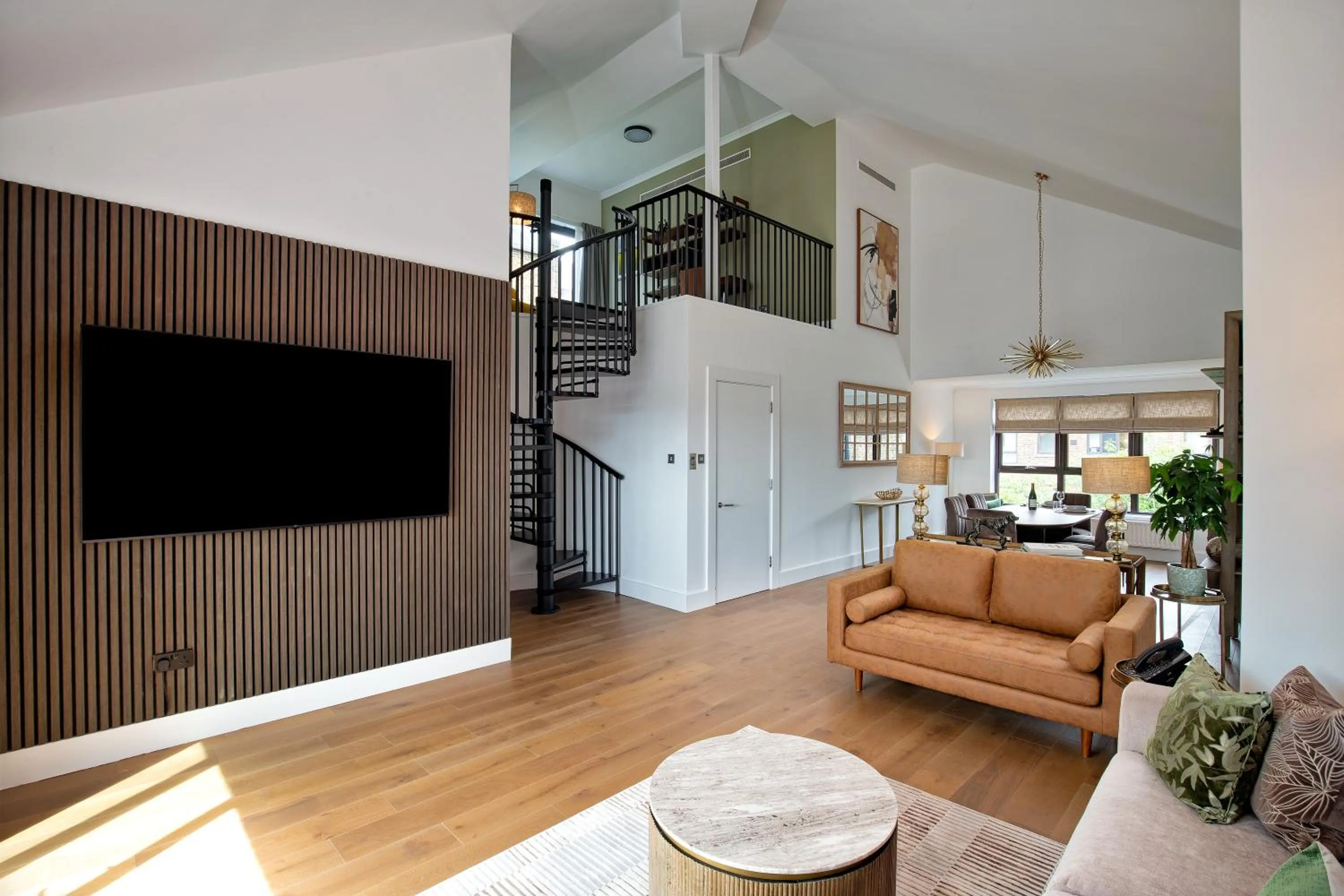 TV and multimedia in Monarch House - Serviced Apartments - Kensington