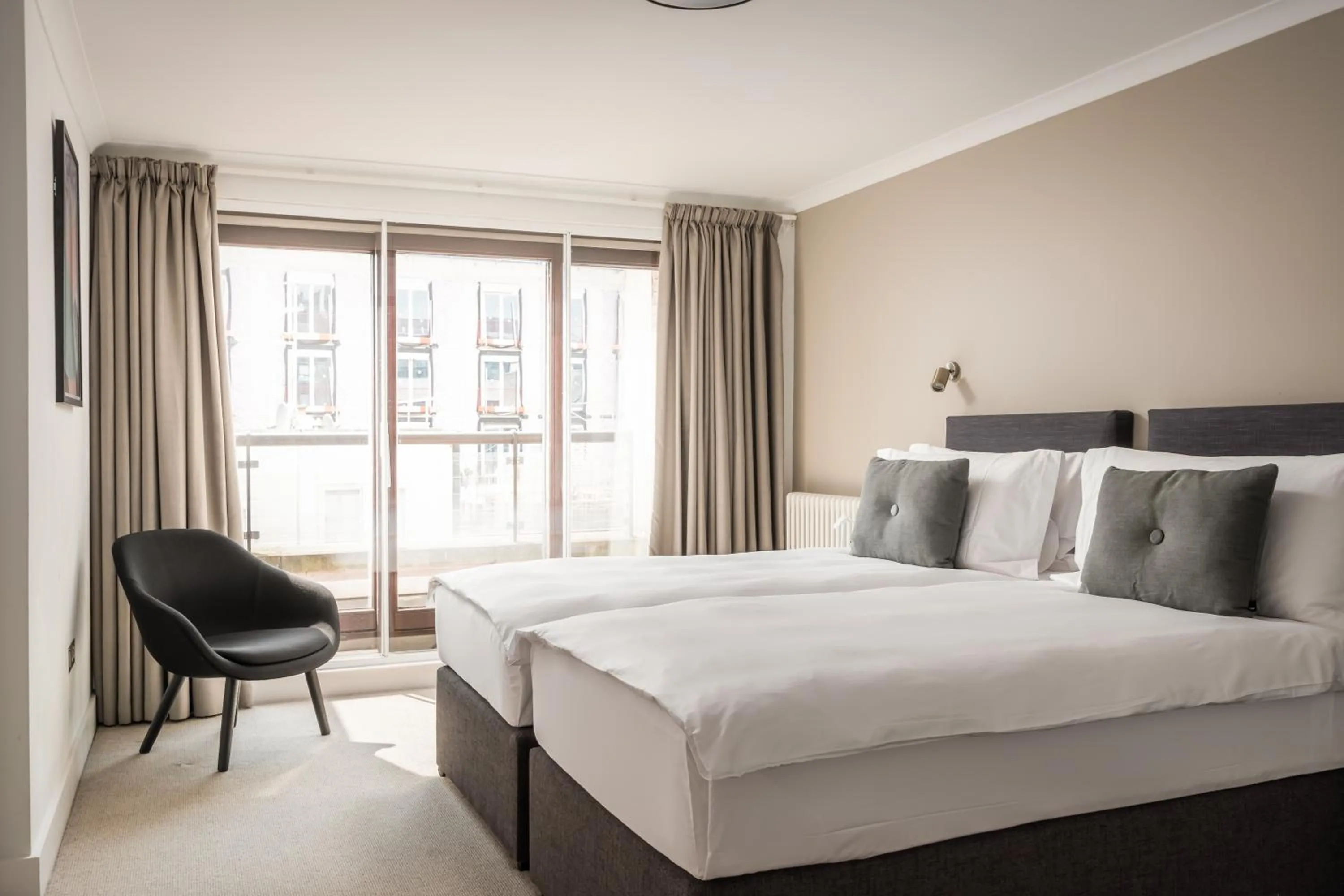 Bedroom, Bed in Monarch House - Serviced Apartments - Kensington