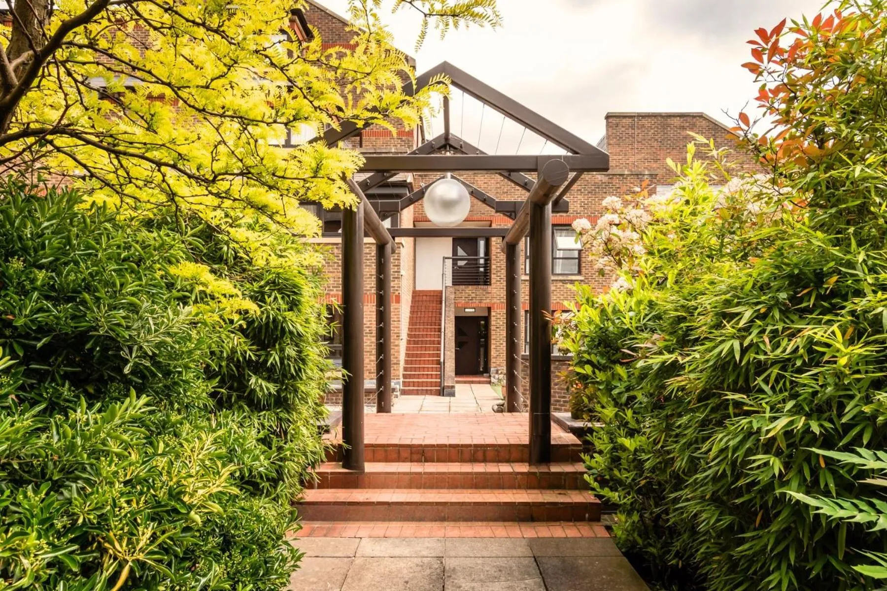 Garden in Monarch House - Serviced Apartments - Kensington