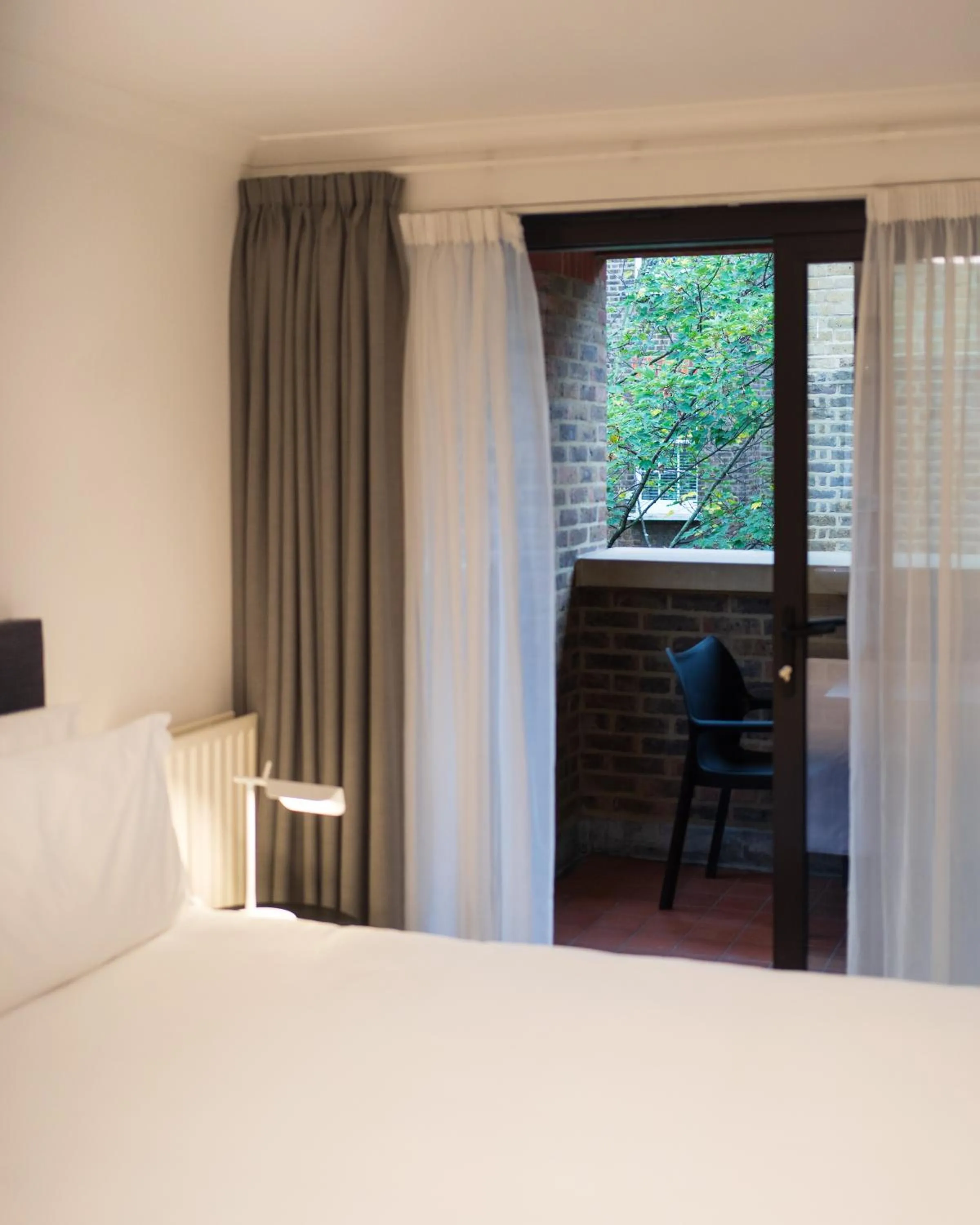 Balcony/Terrace, Bed in Monarch House - Serviced Apartments - Kensington