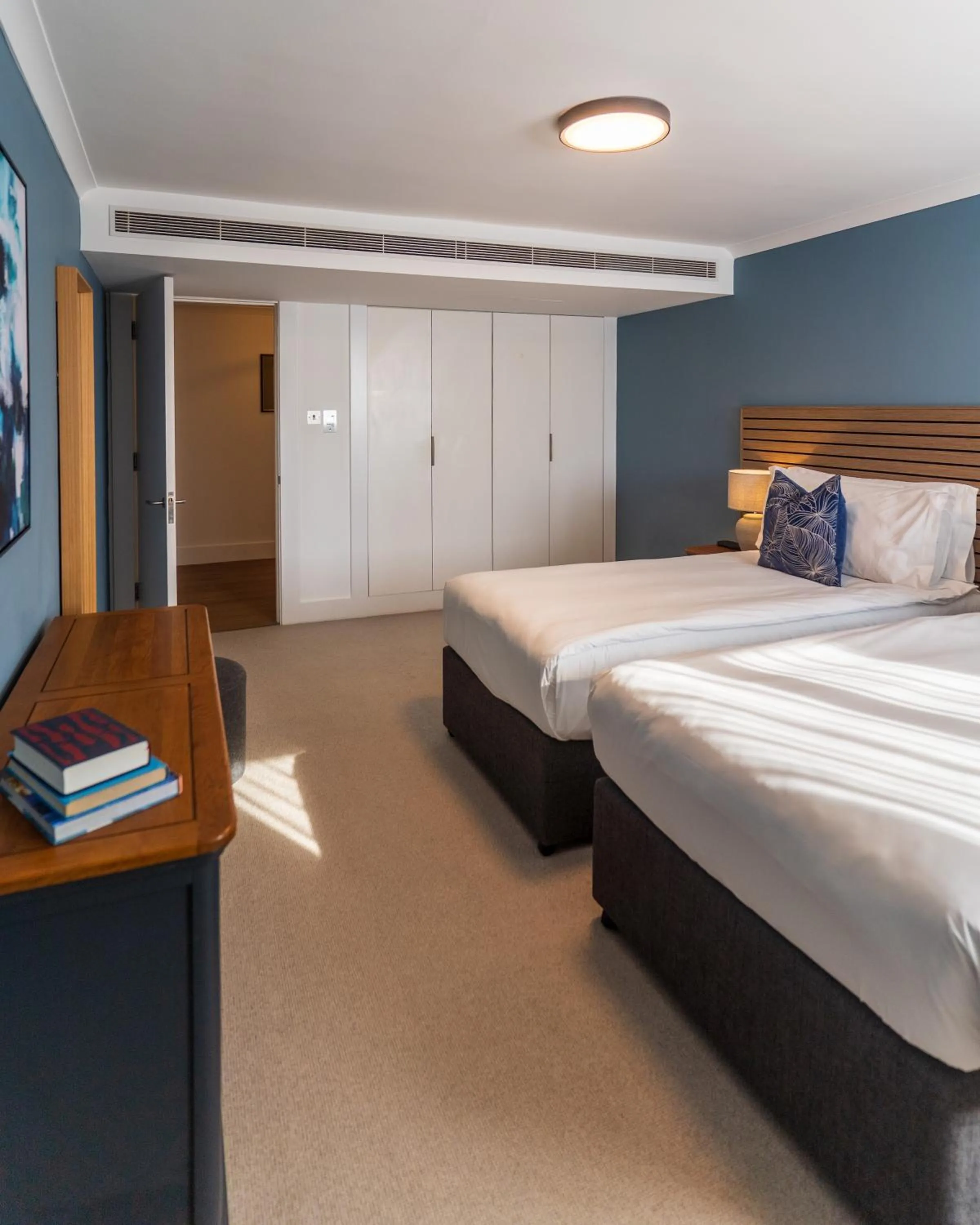 Bedroom, Bed in Monarch House - Serviced Apartments - Kensington