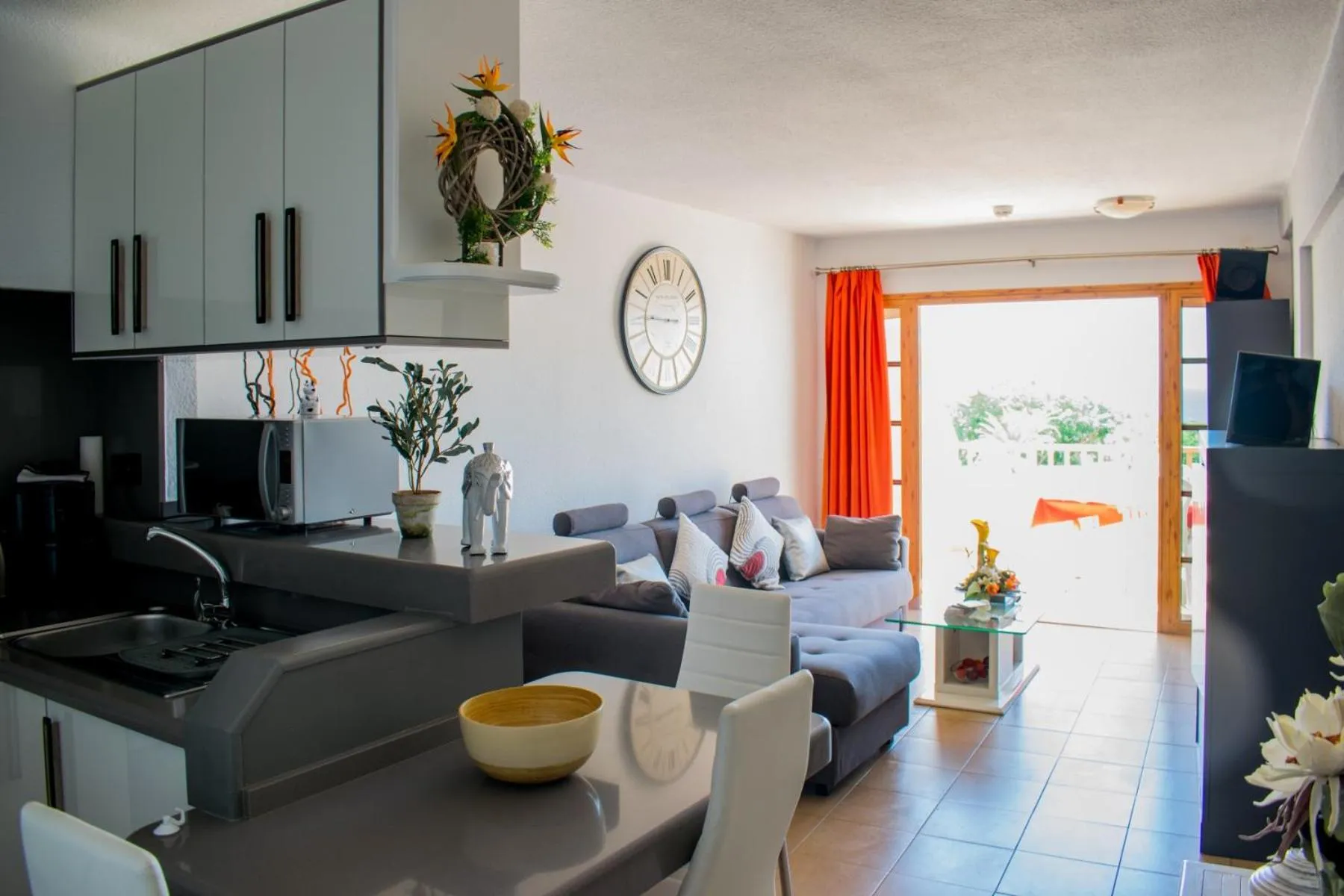 Dining area in Los Geranios