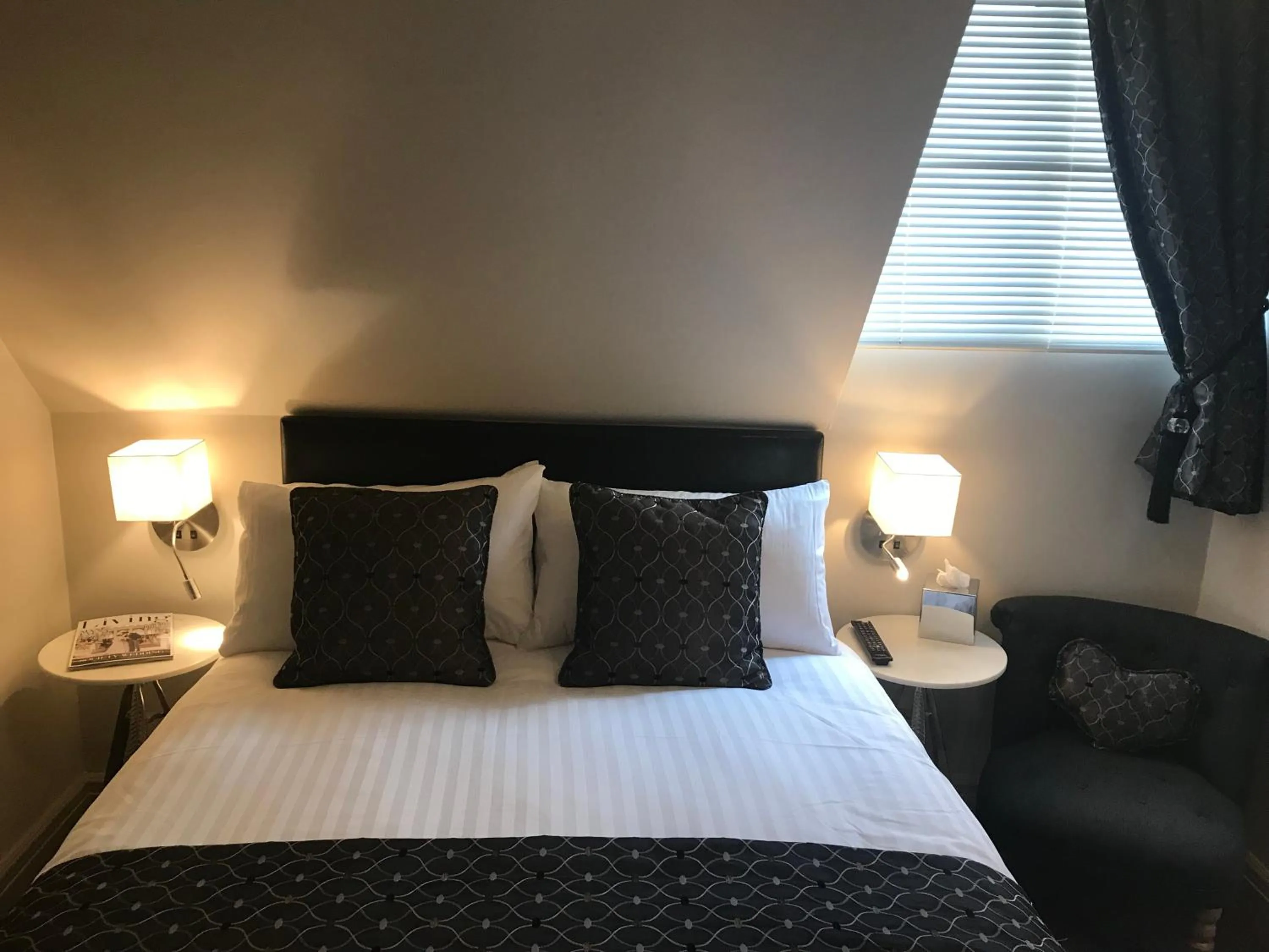 Bedroom, Bed in Ashbourne House