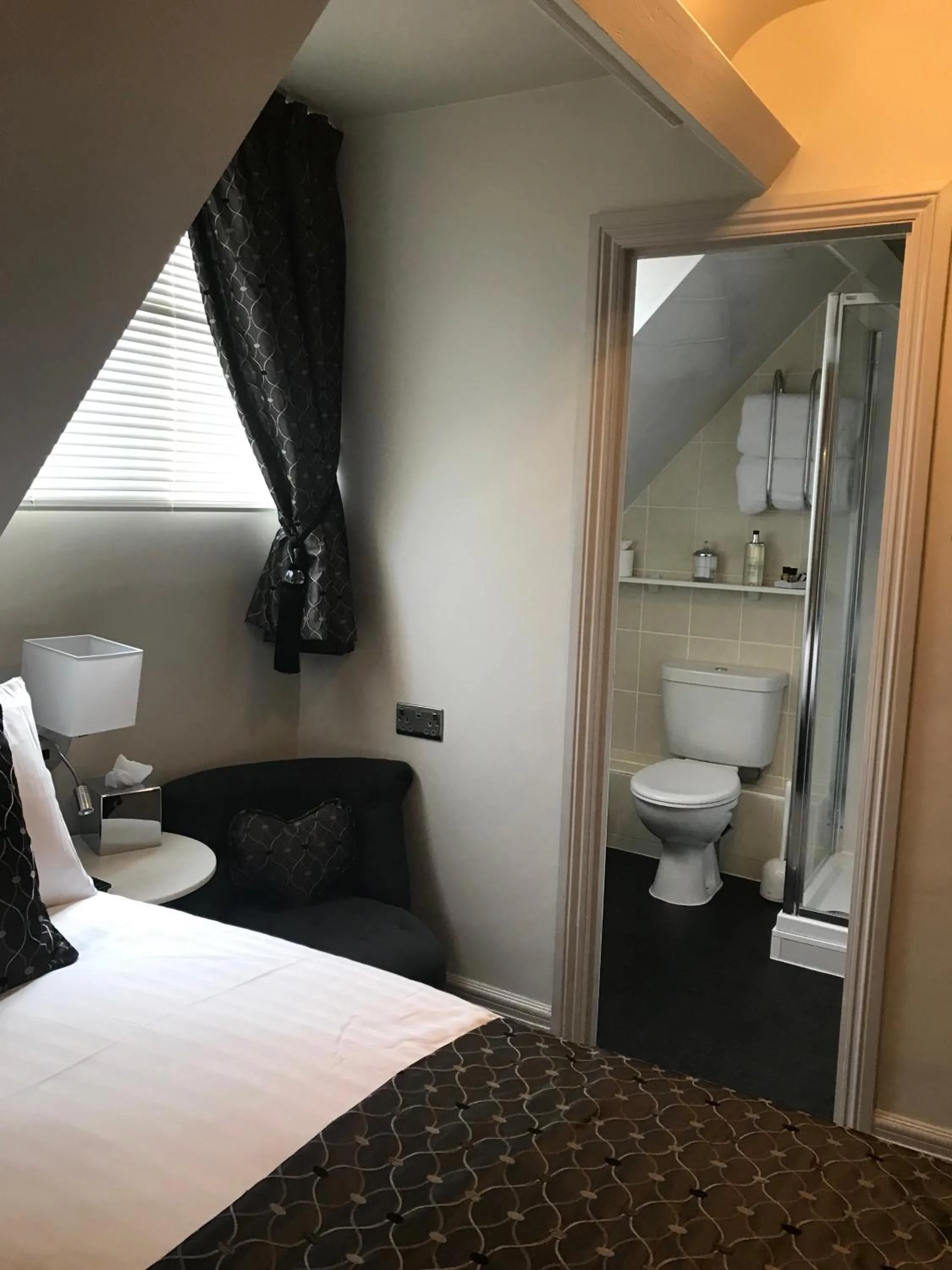 Bedroom, Bed in Ashbourne House