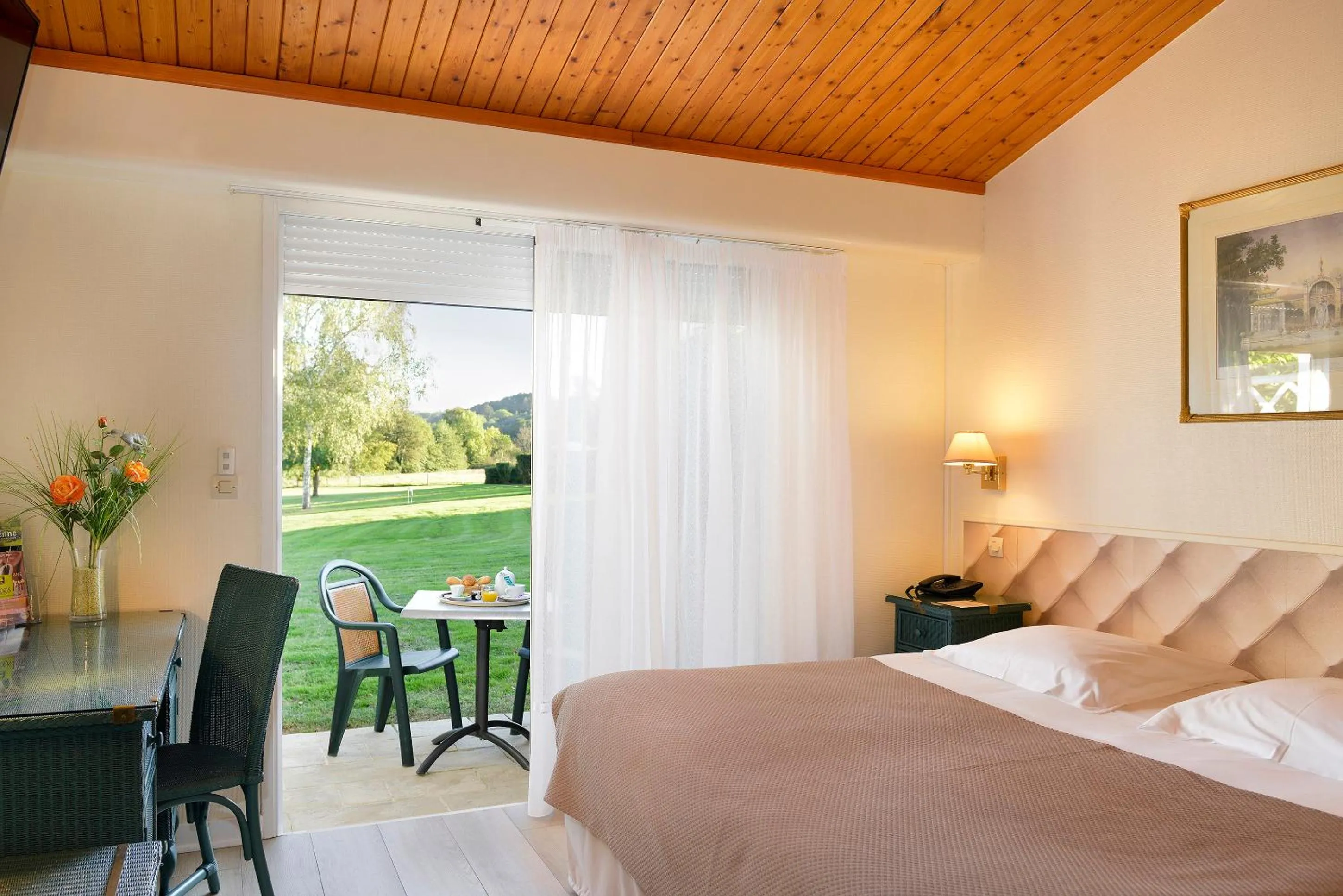 Photo of the whole room, Bed in Logis Hôtel Val de Vienne