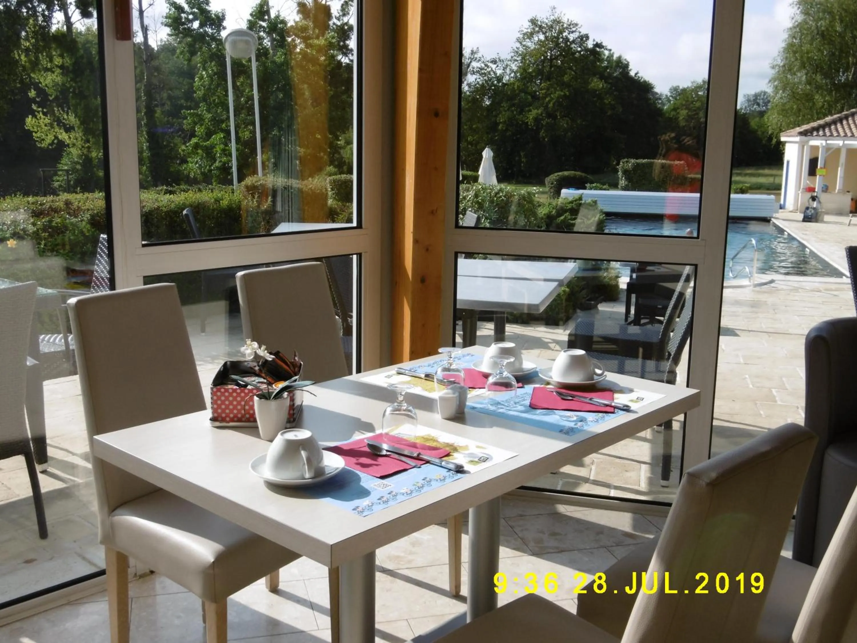 Breakfast in Logis Hôtel Val de Vienne