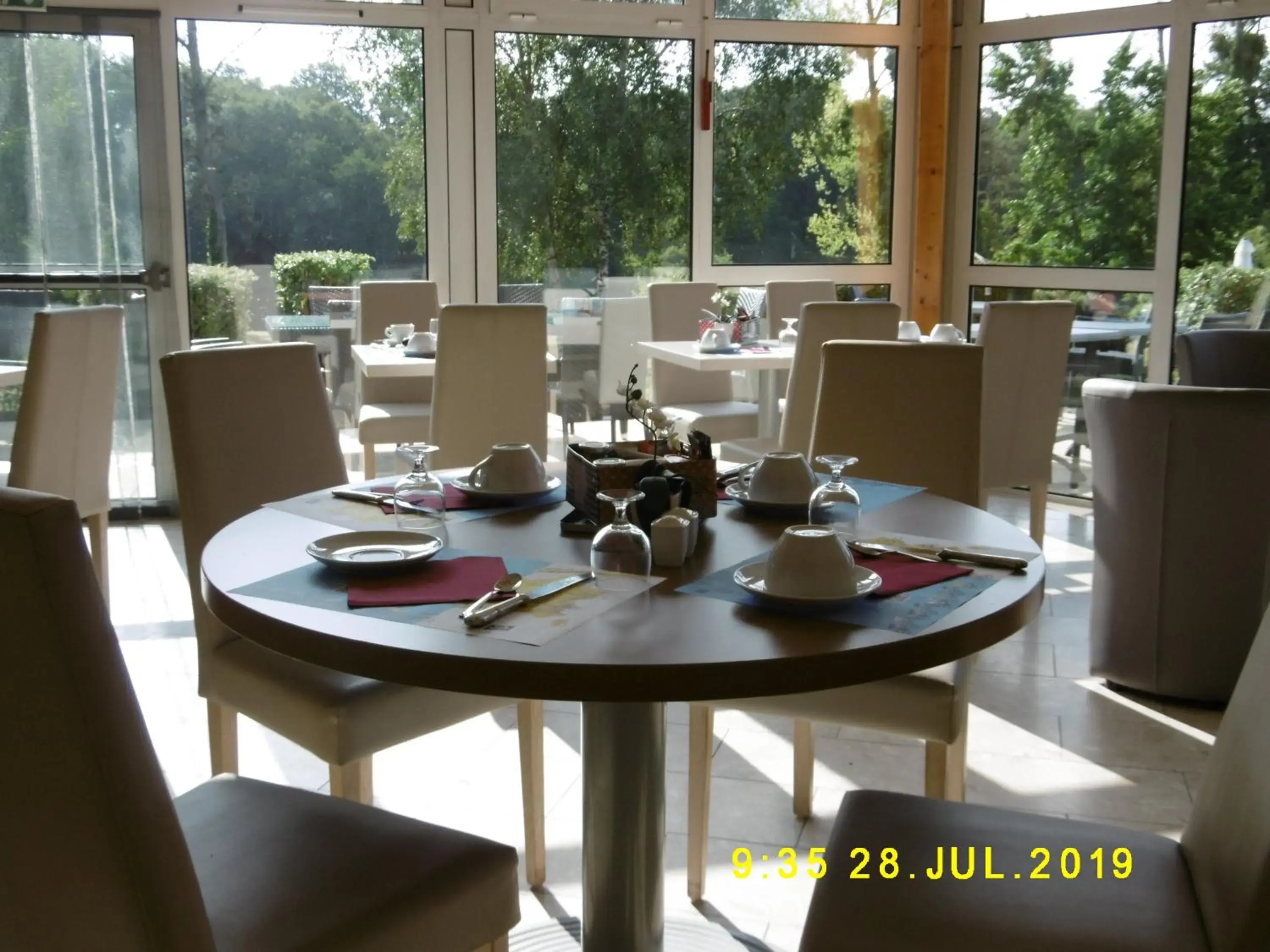 Breakfast in Logis Hôtel Val de Vienne Breakfast in Logis Hôtel Val de Vienne