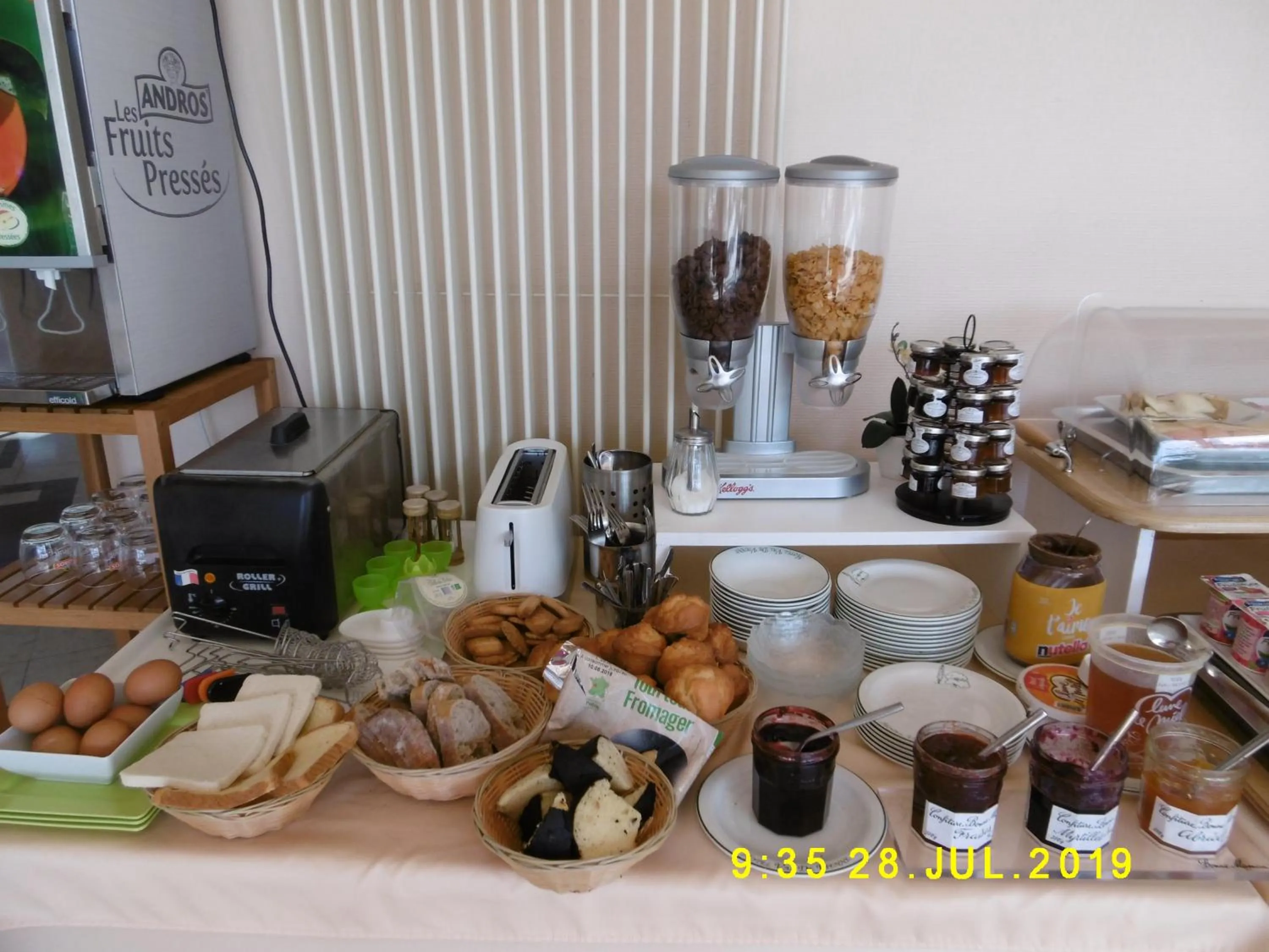 Breakfast in Logis Hôtel Val de Vienne