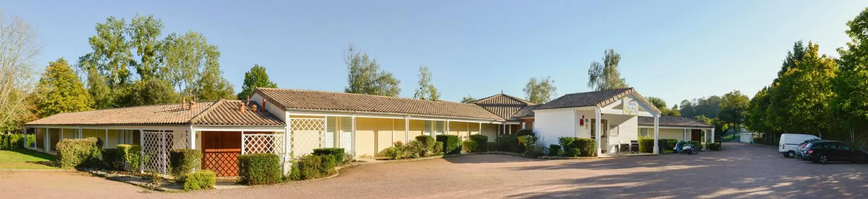 Property building in Logis Hôtel Val de Vienne Property building in Logis Hôtel Val de Vienne