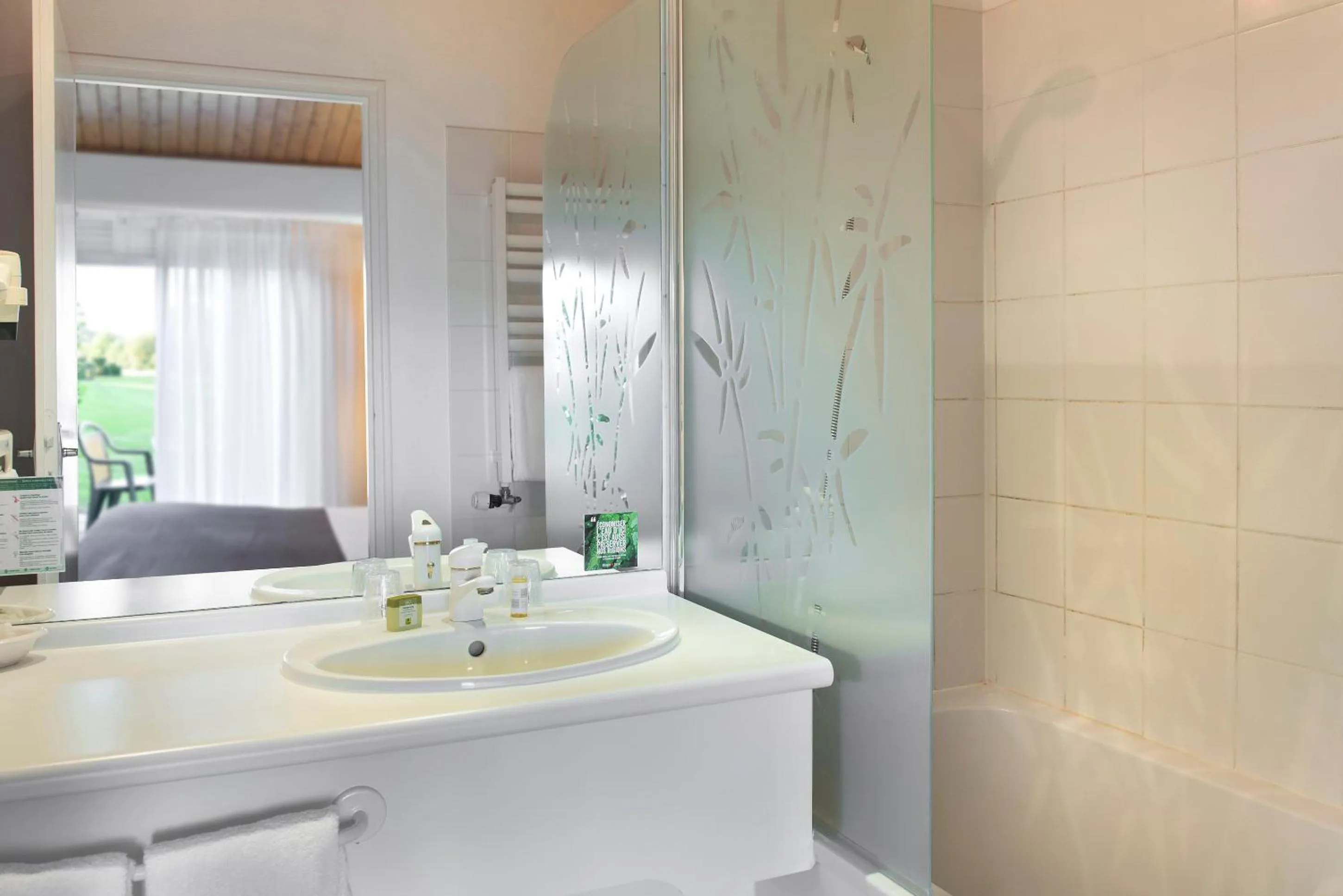 Bathroom in Logis Hôtel Val de Vienne