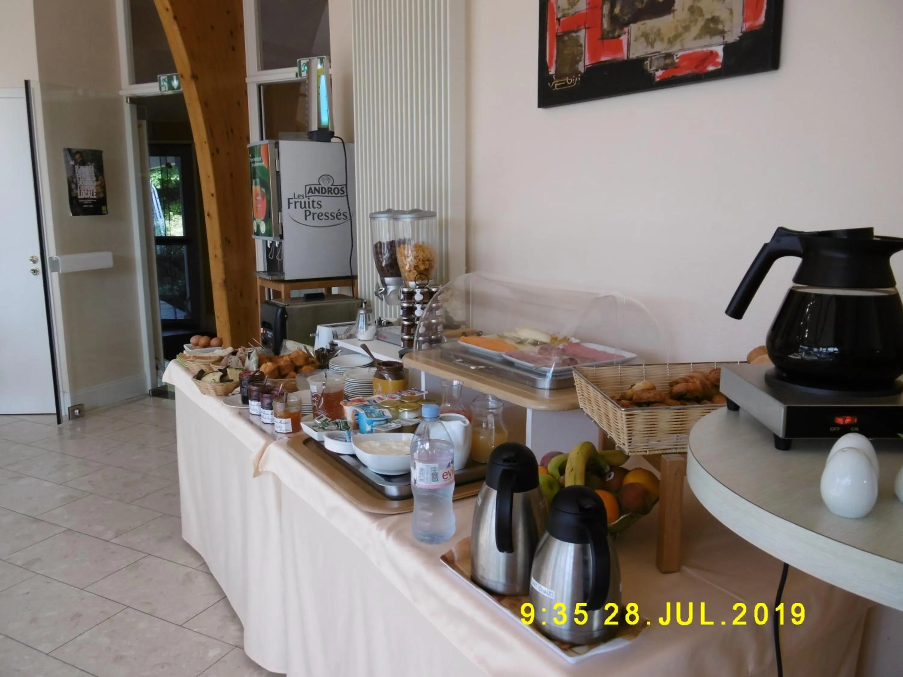 Breakfast in Logis Hôtel Val de Vienne