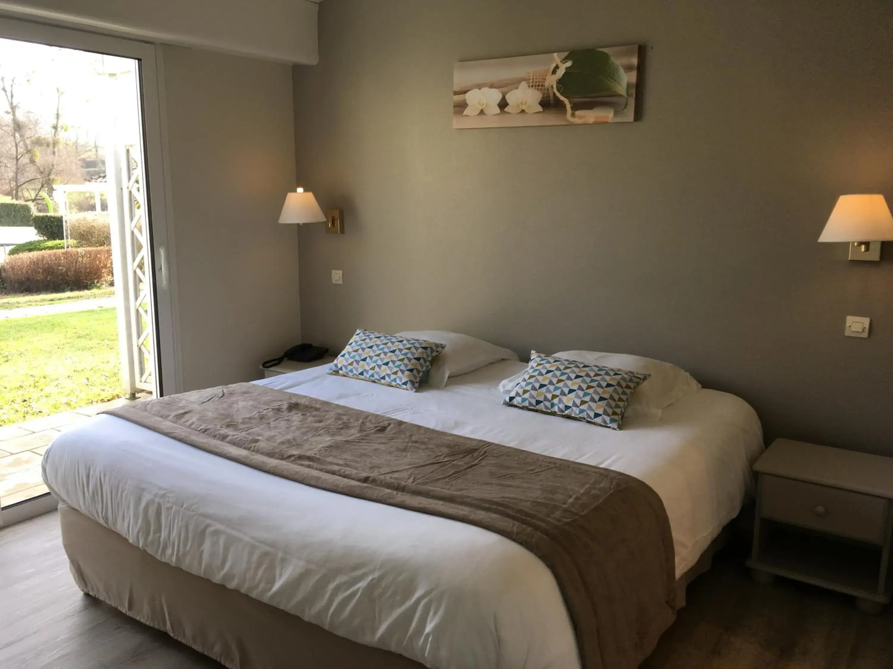 Photo of the whole room, Bed in Logis Hôtel Val de Vienne Photo of the whole room, Bed in Logis Hôtel Val de Vienne