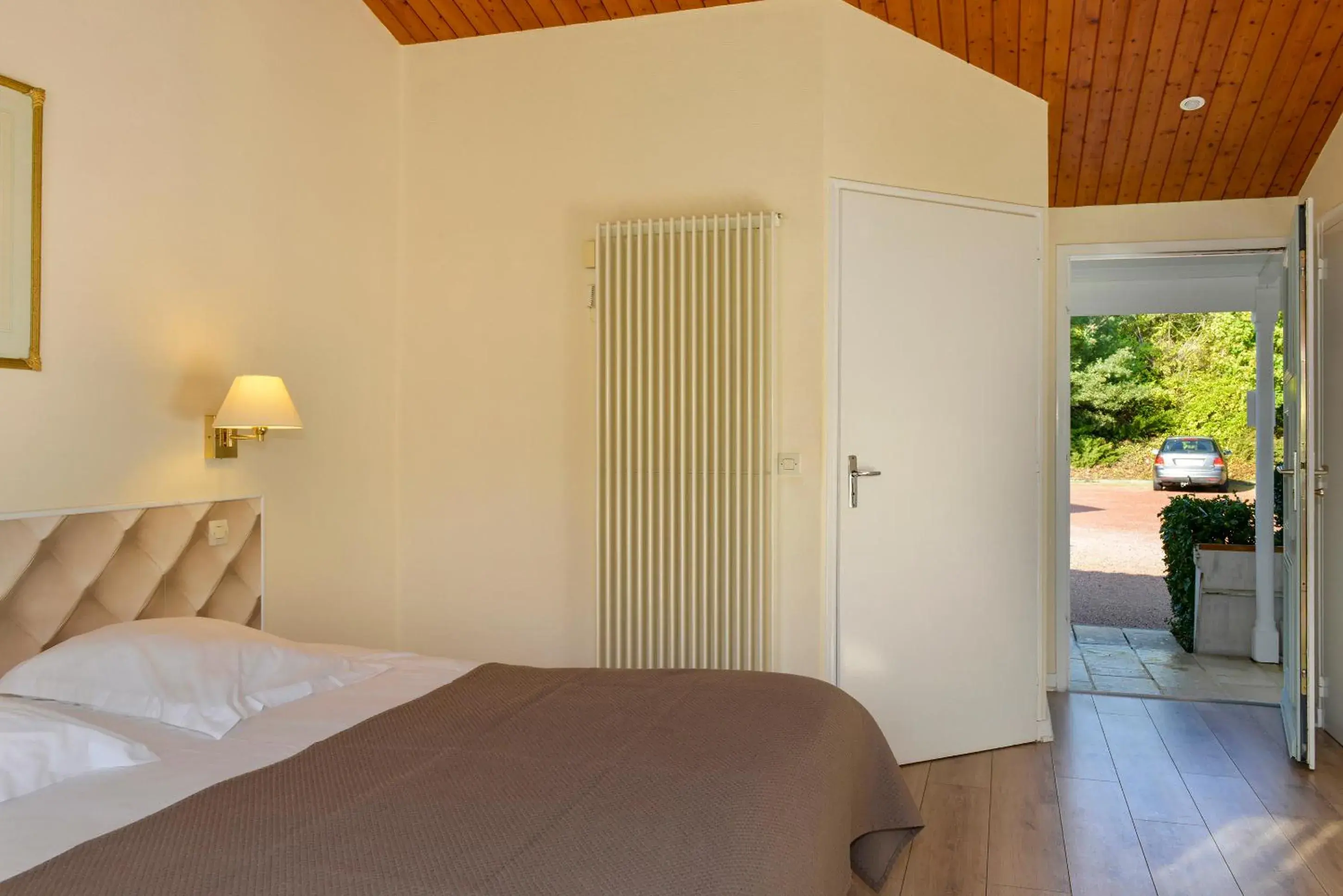 Bedroom, Bed in Logis Hôtel Val de Vienne Bedroom, Bed in Logis Hôtel Val de Vienne