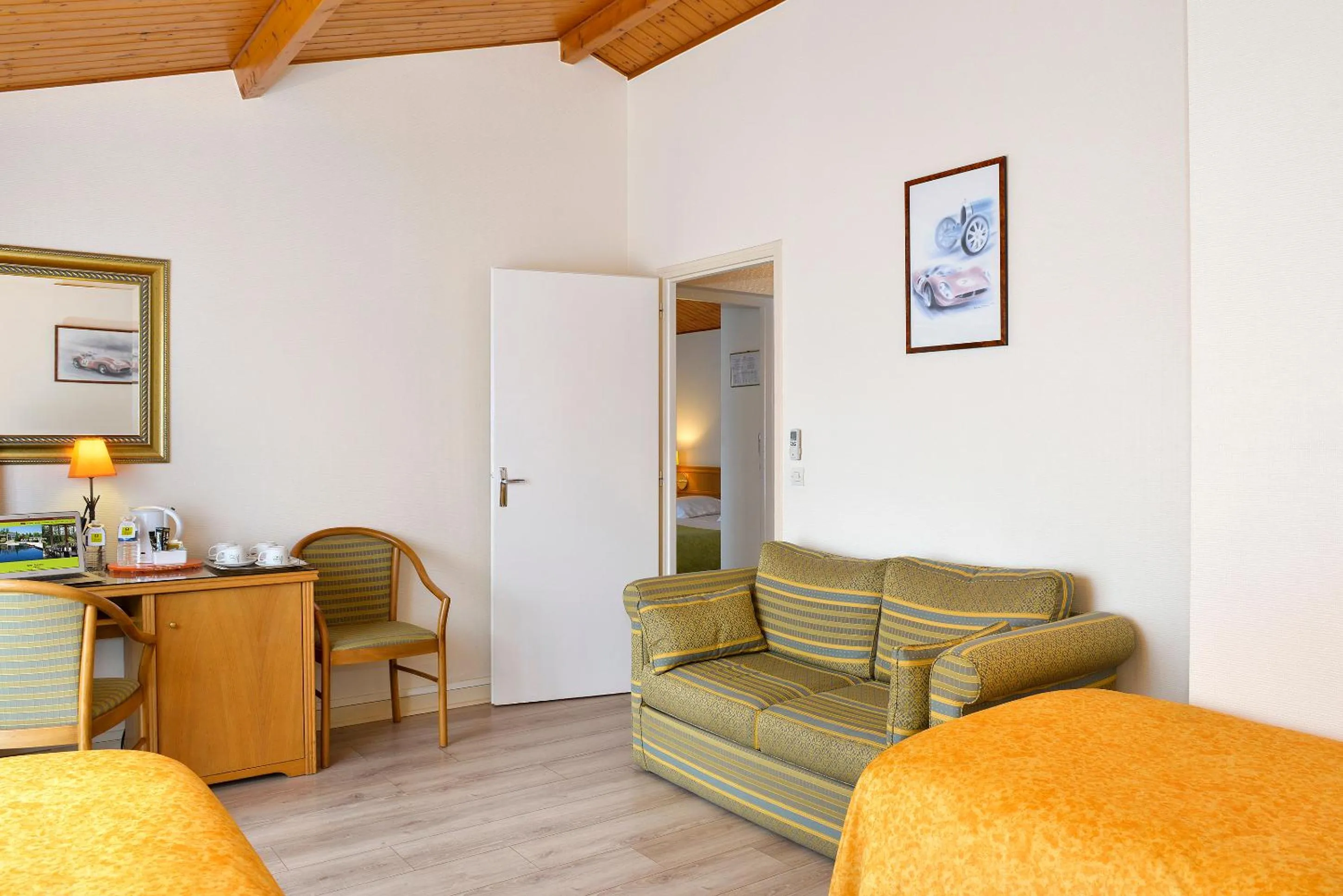 Living room in Logis Hôtel Val de Vienne