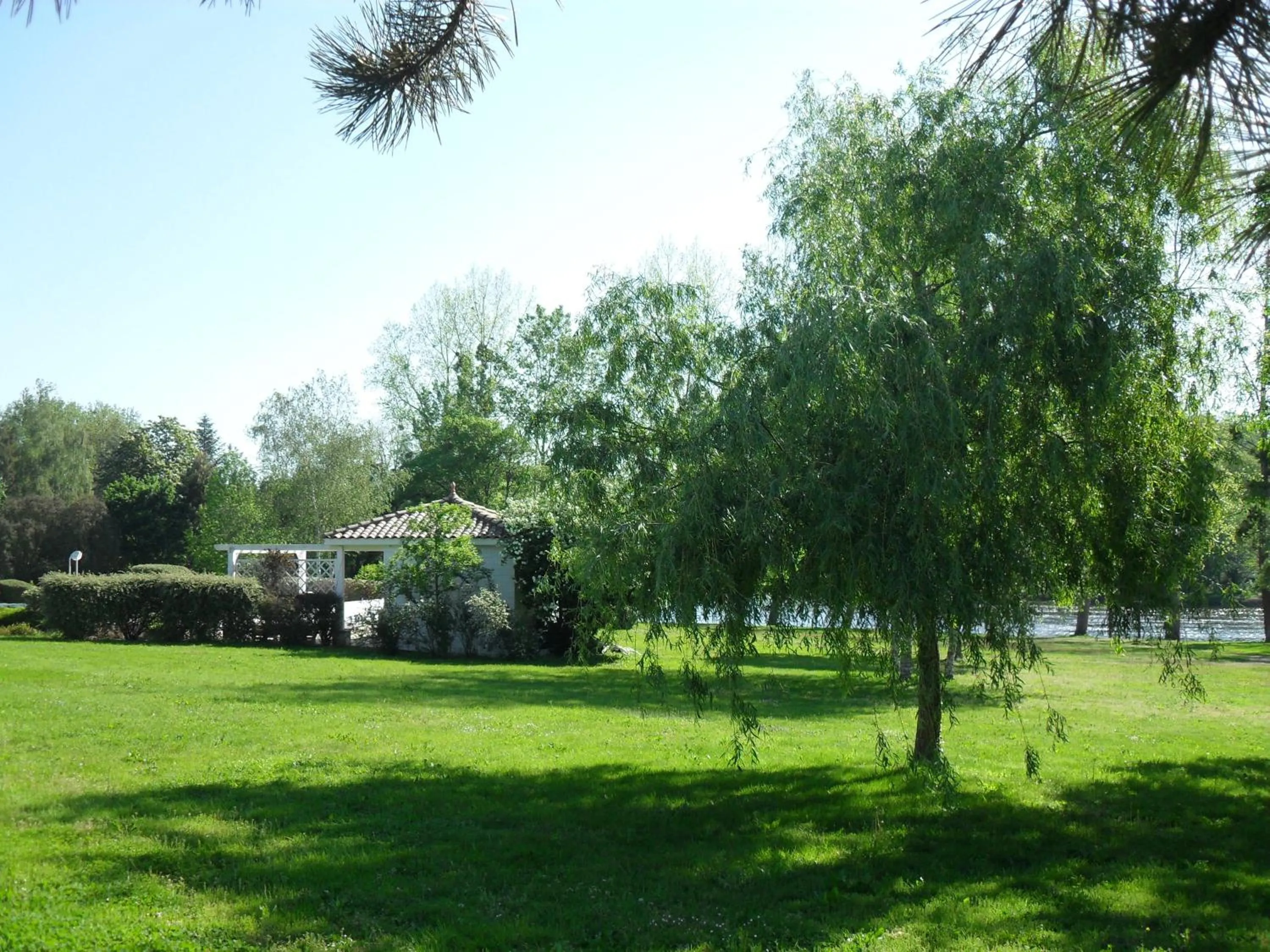 Garden view in Logis Hôtel Val de Vienne