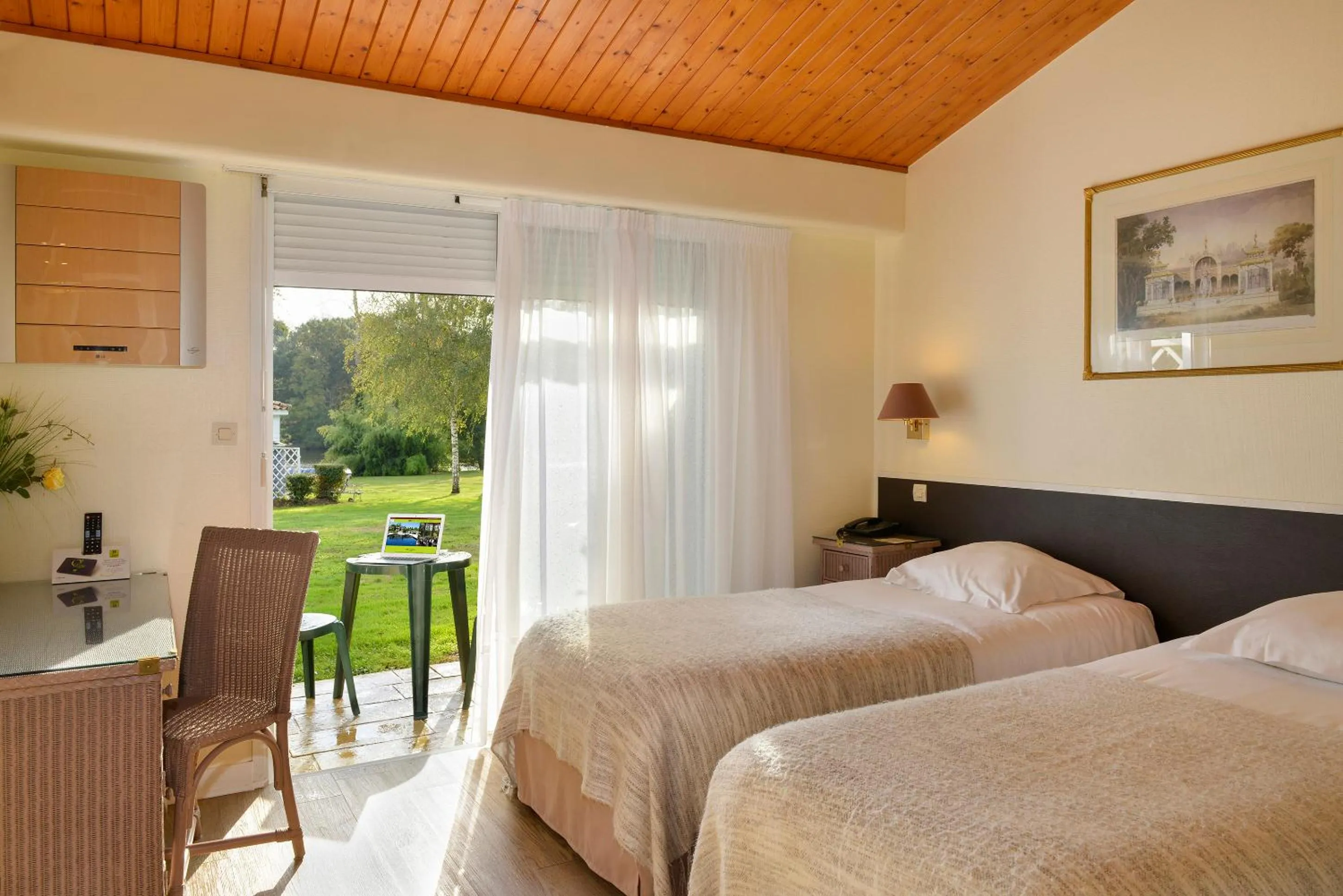 Photo of the whole room, Bed in Logis Hôtel Val de Vienne