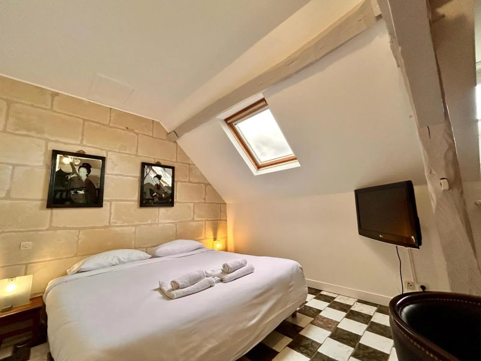 Bed in Logis Demeure de la Vignole