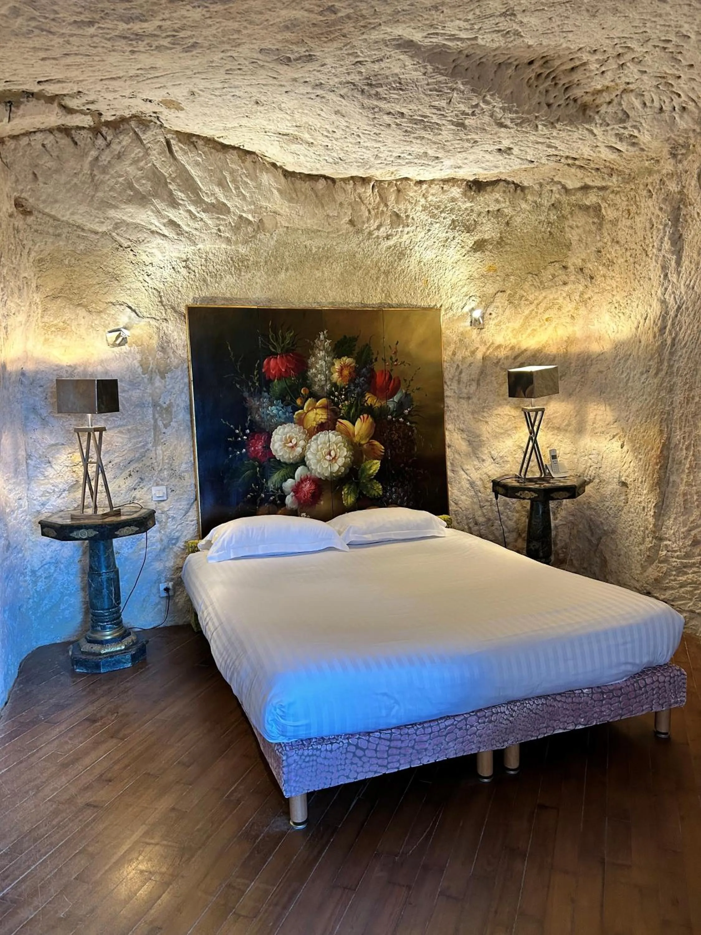 Bed in Logis Demeure de la Vignole