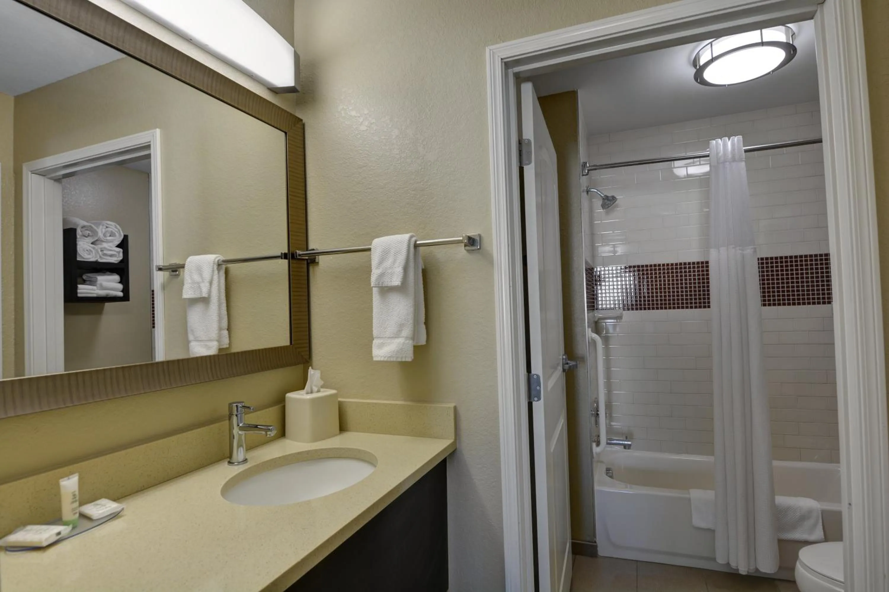 Bathroom in Staybridge Suites Lakeland West