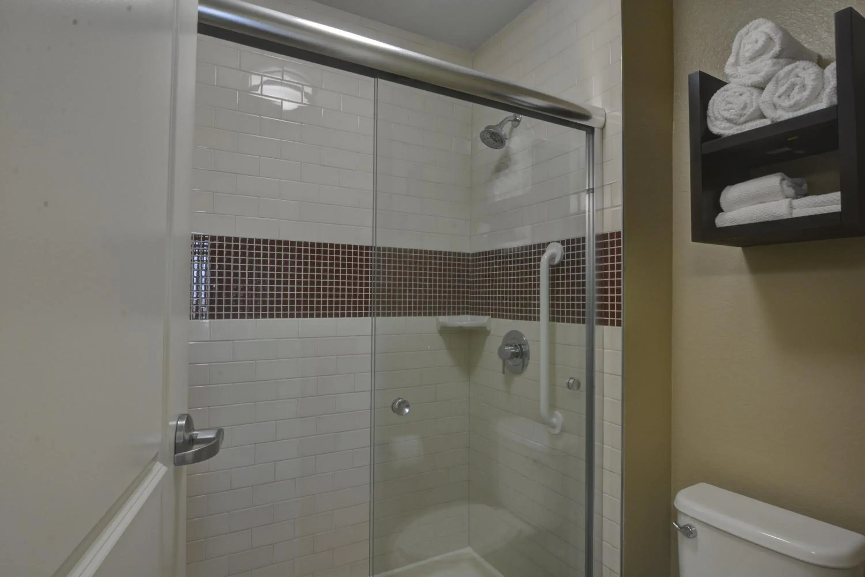Photo of the whole room, Bathroom in Staybridge Suites Lakeland West