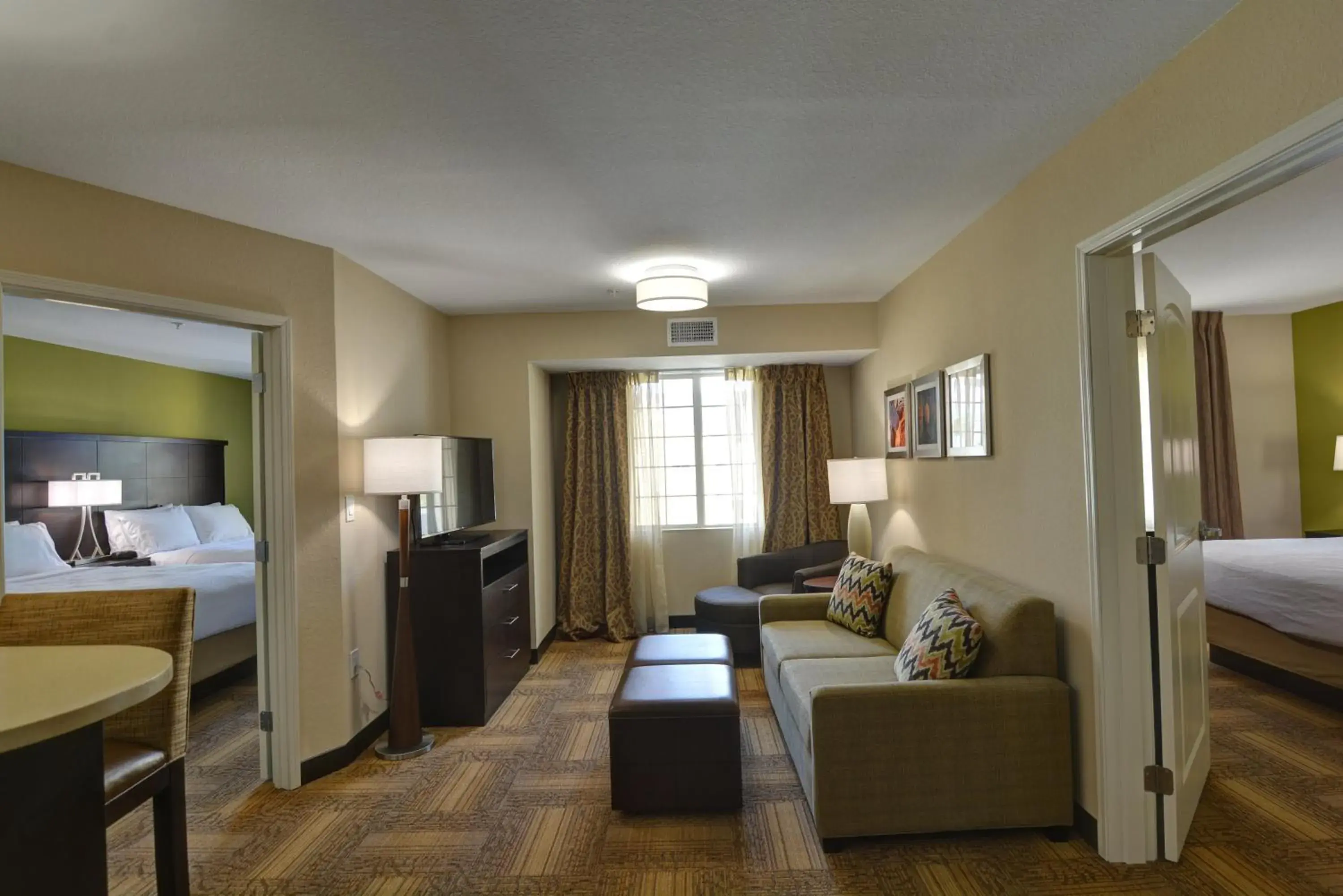 Photo of the whole room, Seating Area in Staybridge Suites Lakeland West