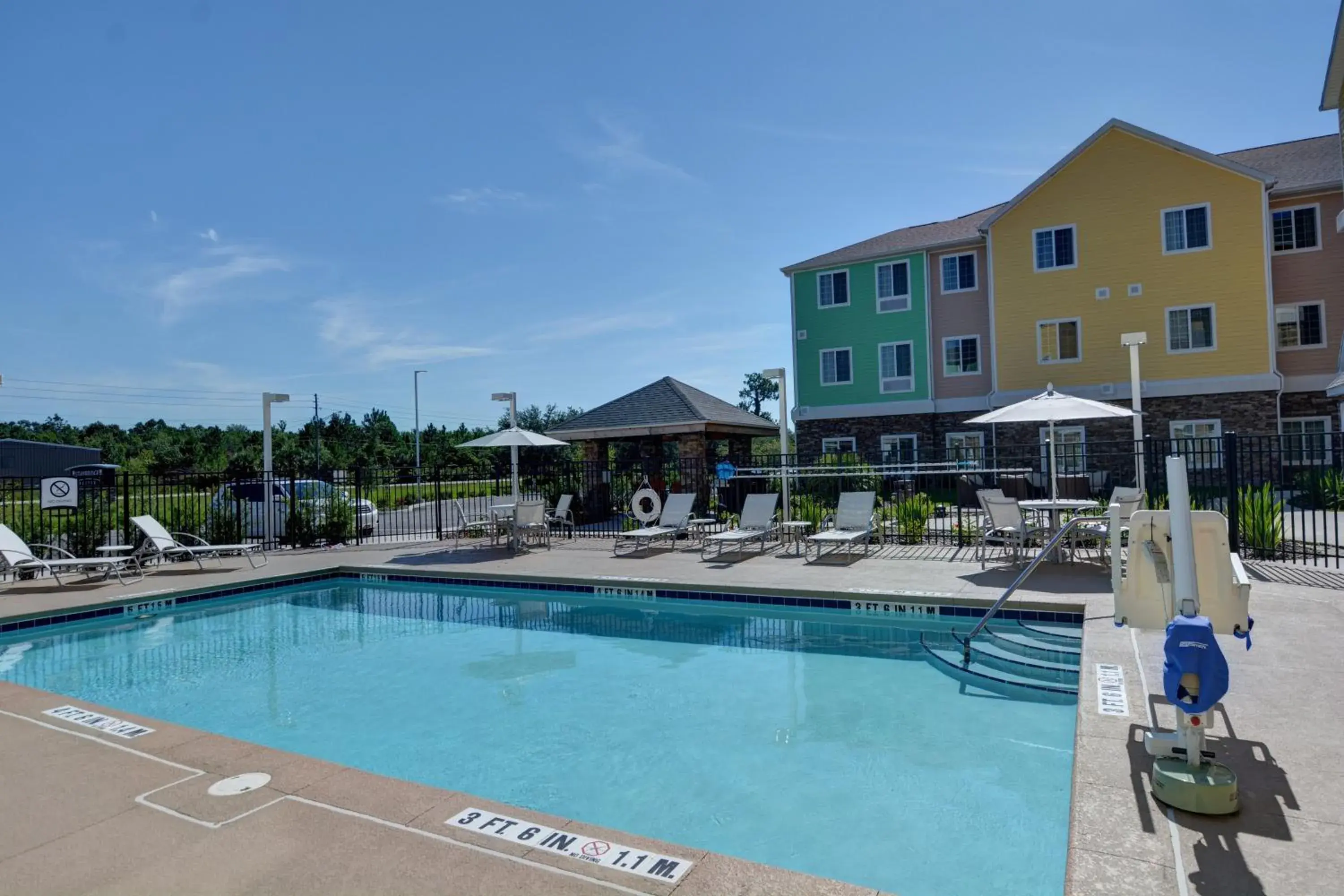 Swimming pool in Staybridge Suites Lakeland West