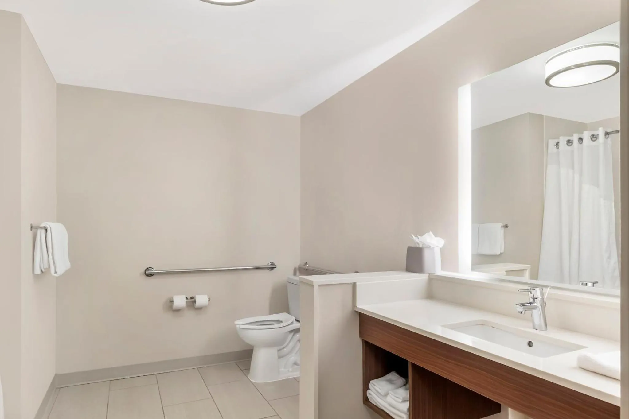 Photo of the whole room in Holiday Inn Express - Nashville South - Spring Hill by IHG