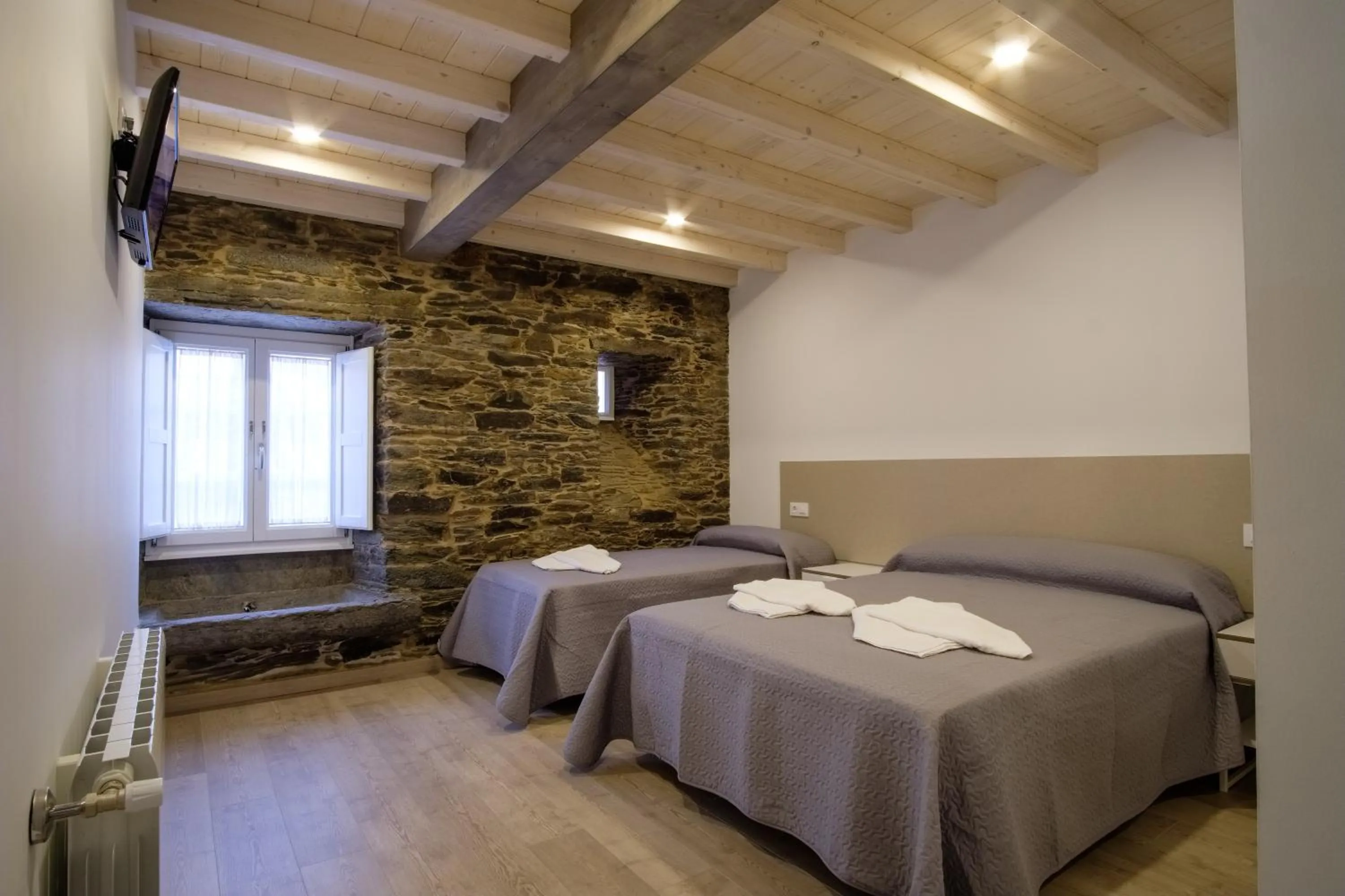 Staff, Bed in Pensión Domus Gallery