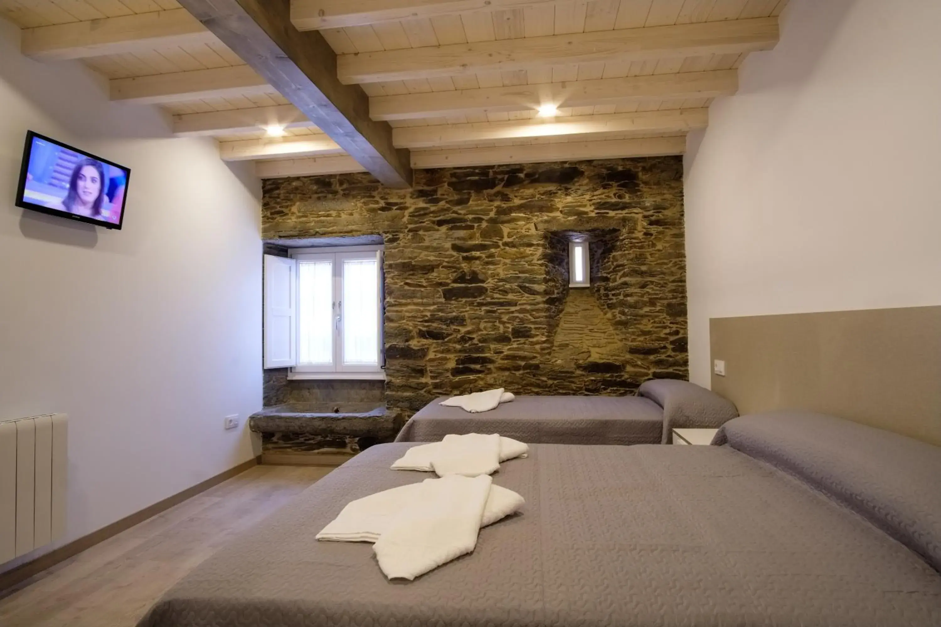 Shower, Bed in Pensión Domus Gallery Shower, Bed in Pensión Domus Gallery