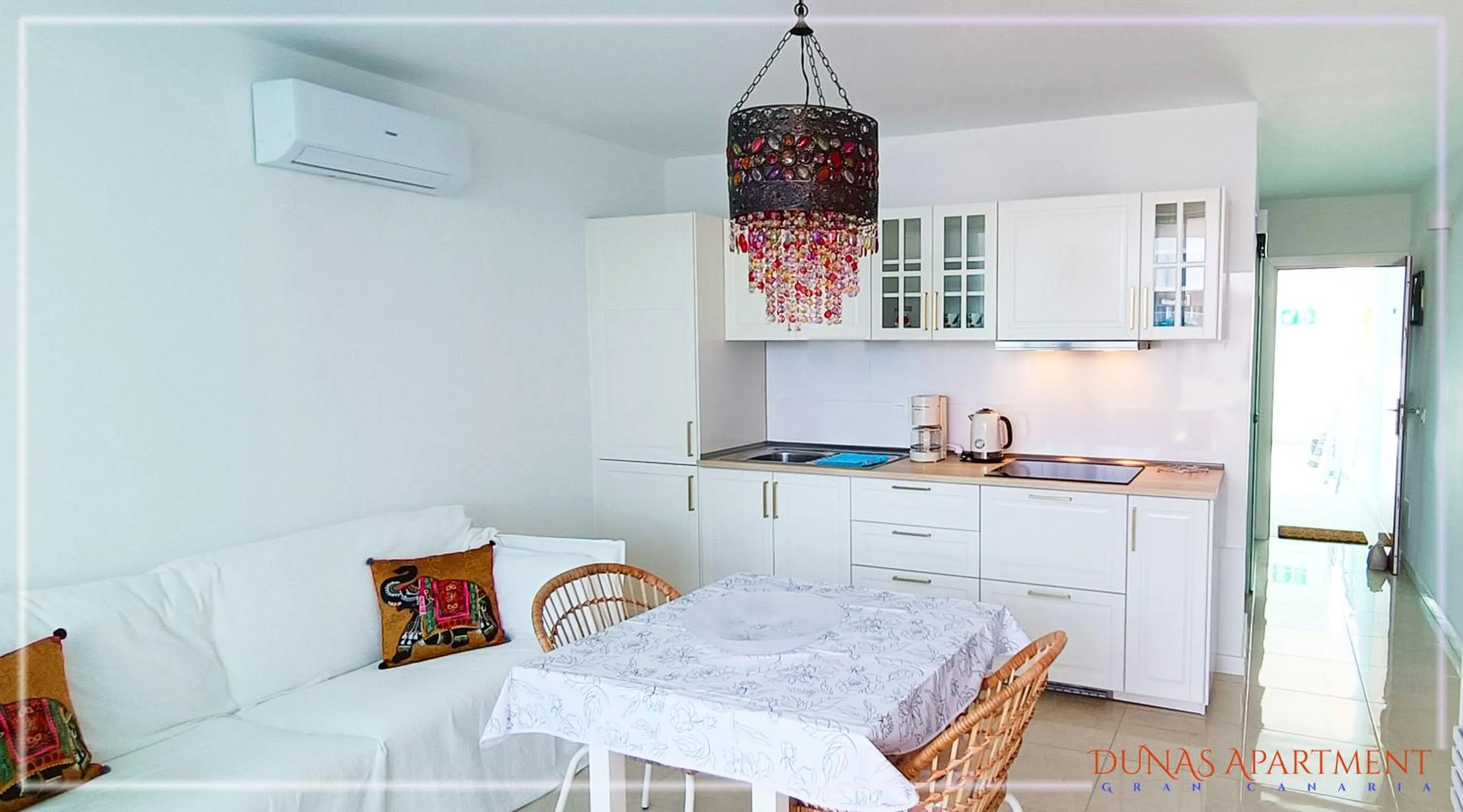 Kitchen or kitchenette, Bed in Dunas Apartment Gran Canaria
