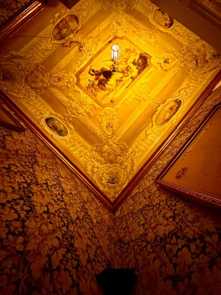 Decorative detail in Casa Santangelo Suites