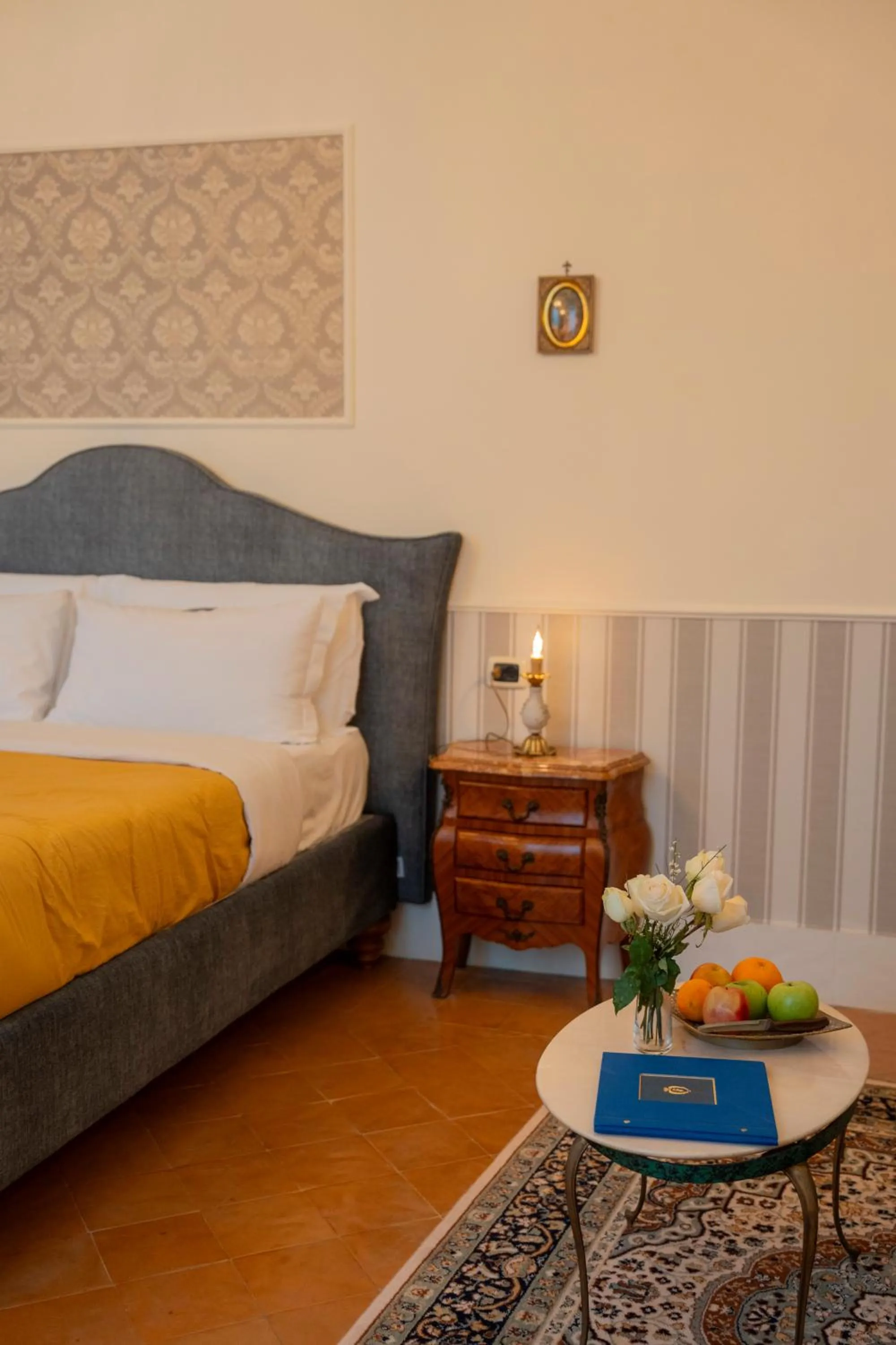 Bed in Casa Santangelo Suites