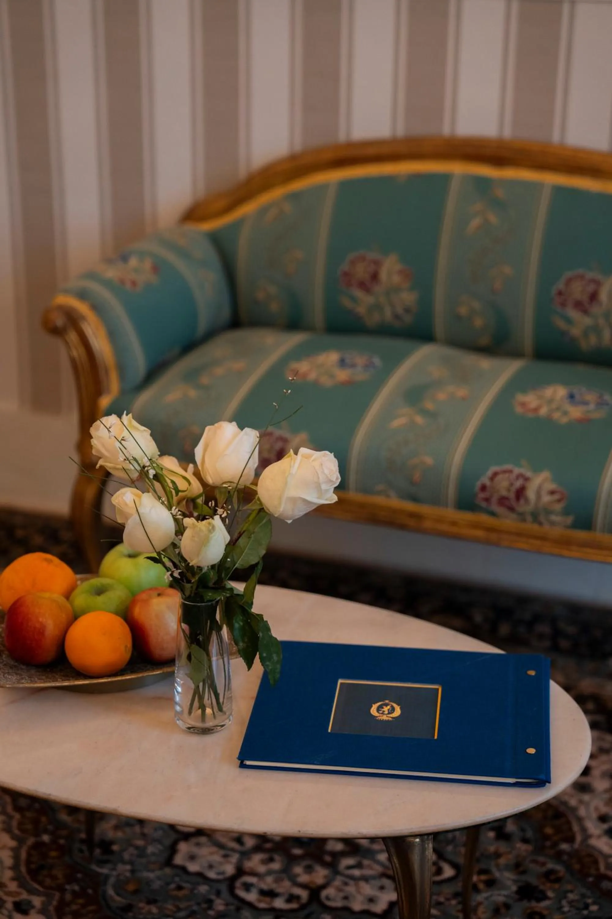 Seating area in Casa Santangelo Suites