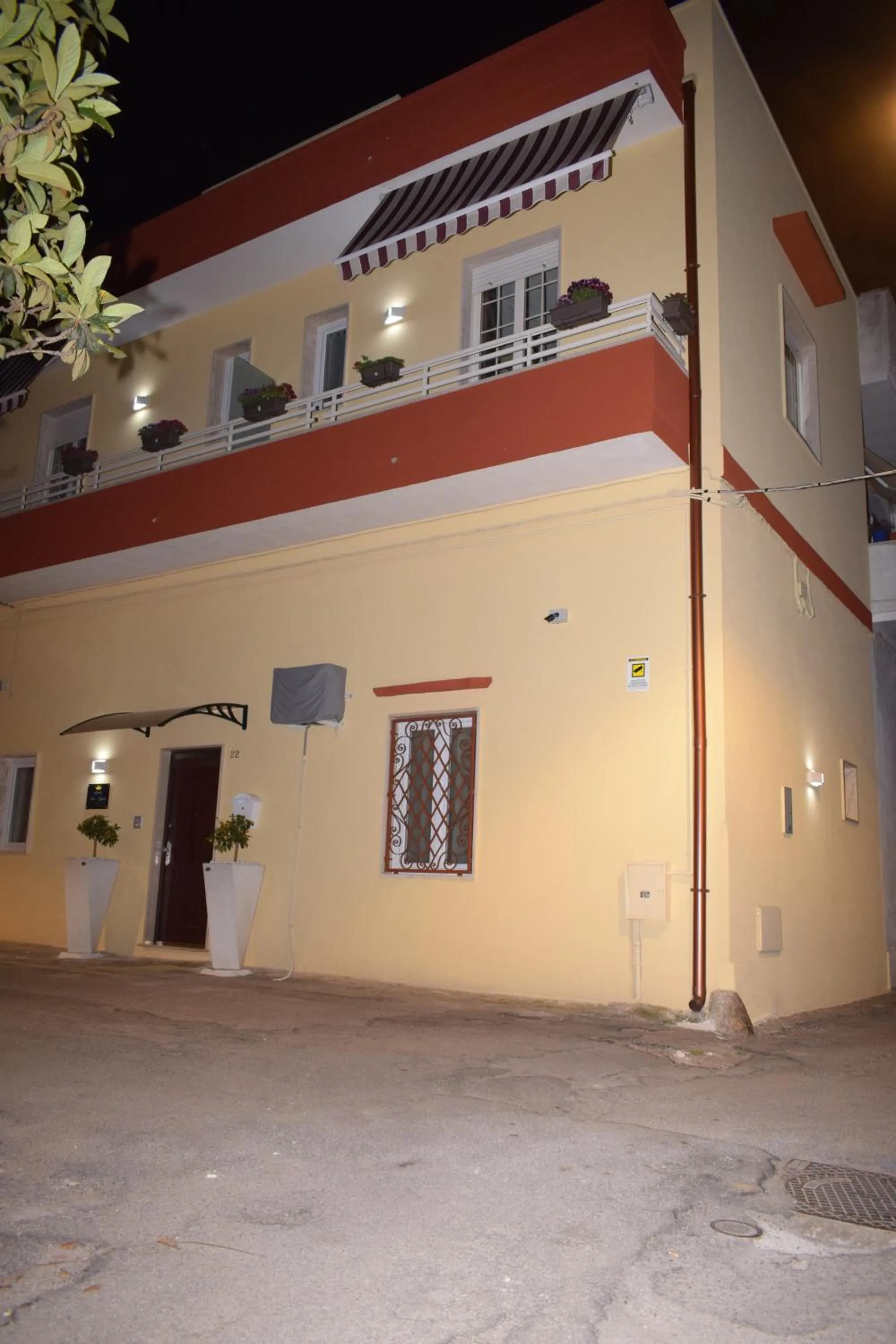 Facade/entrance in B&B Vico Napoli Salento