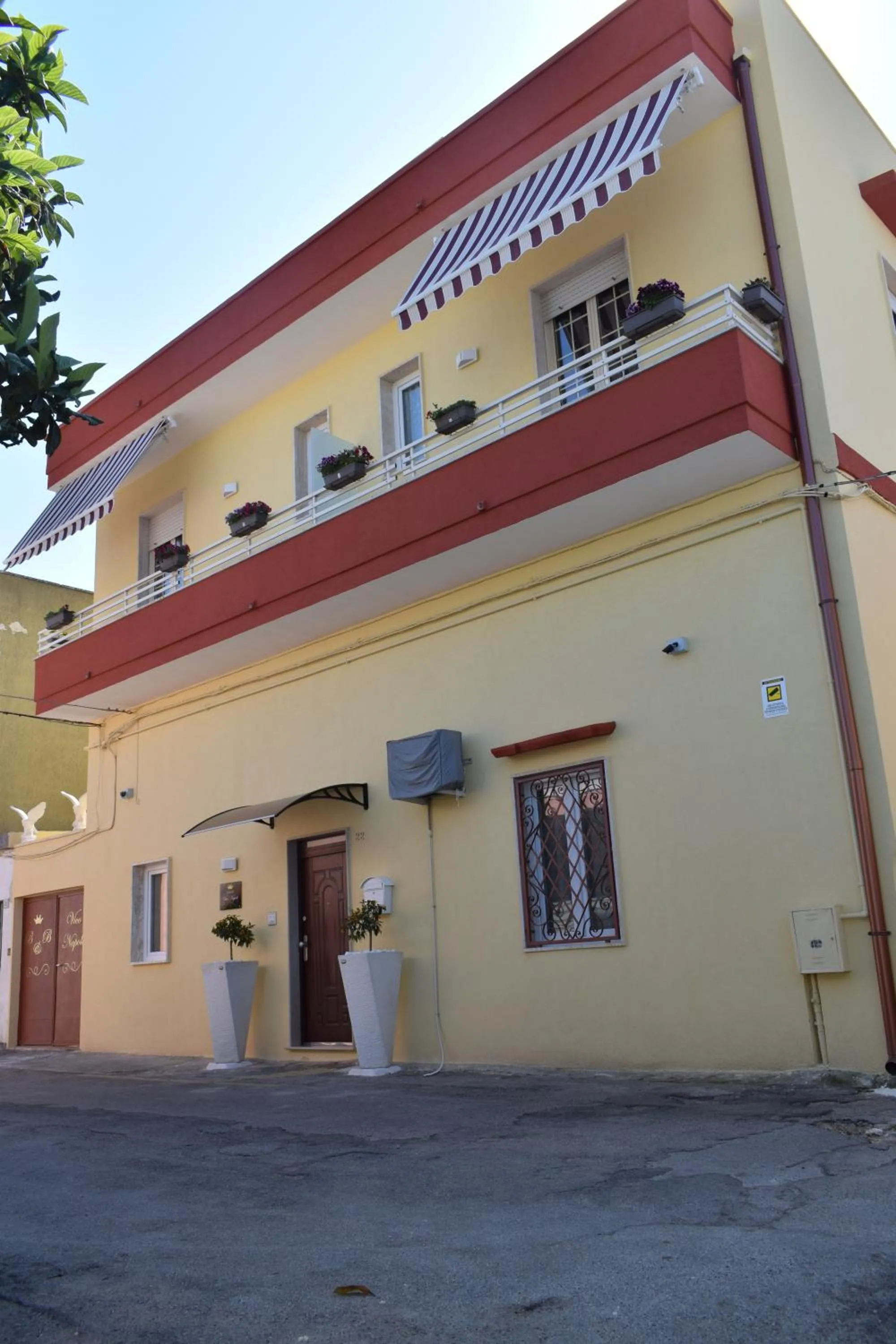 Facade/entrance in B&B Vico Napoli Salento