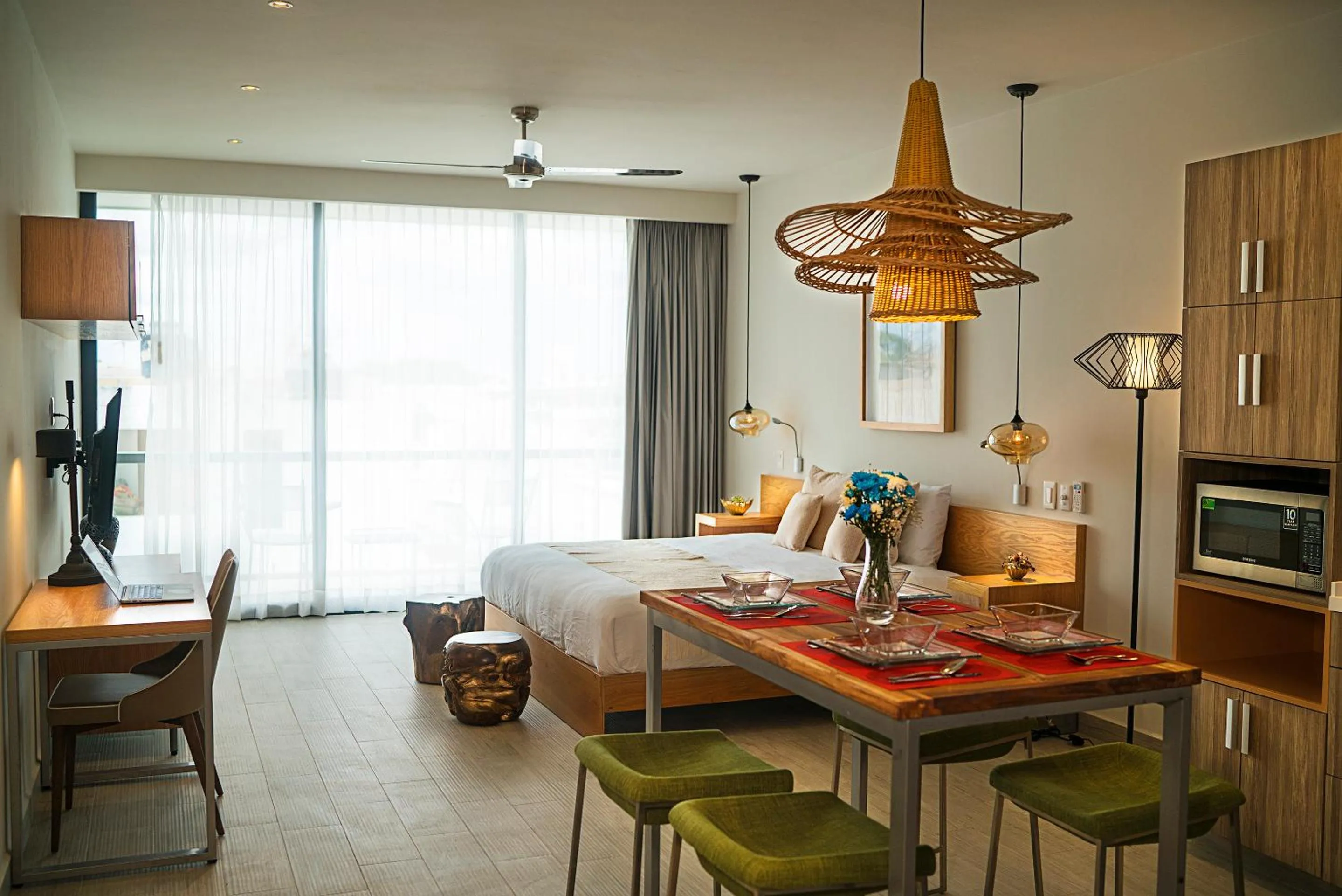 Dining area, Bed in Opal Suites Apartments