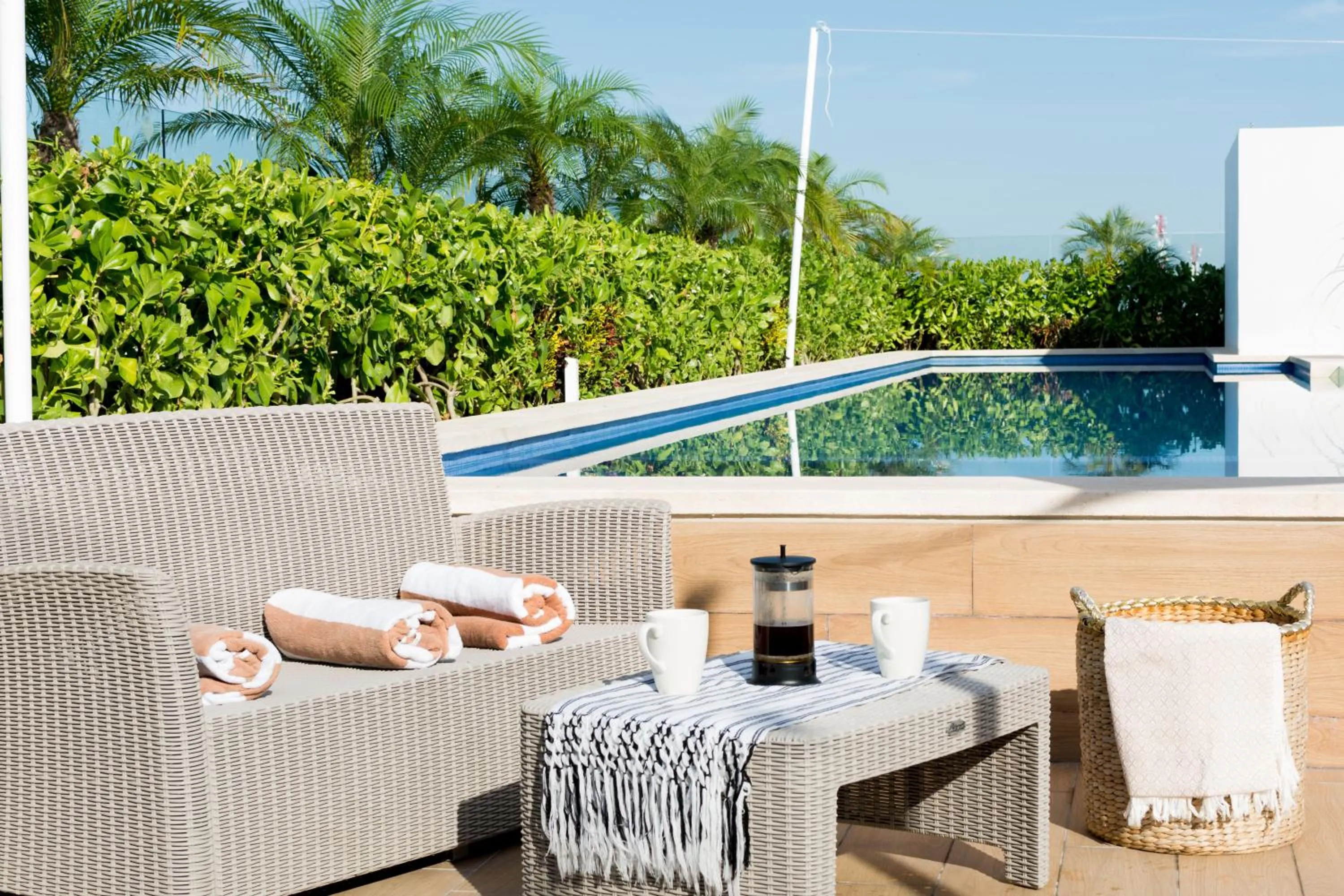 Swimming pool in Opal Suites Apartments