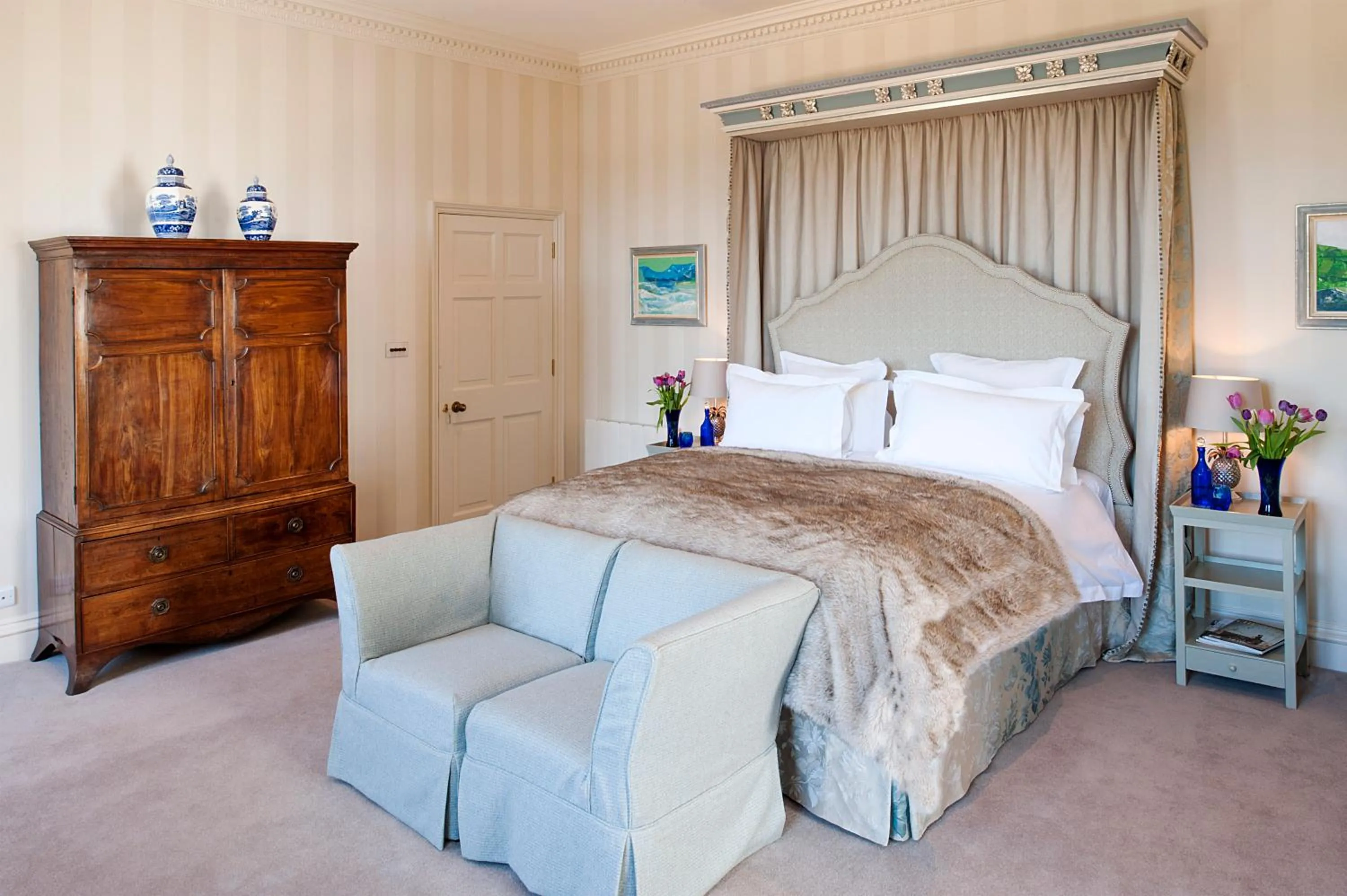 Bedroom, Bed in The North Wing - Combermere Abbey