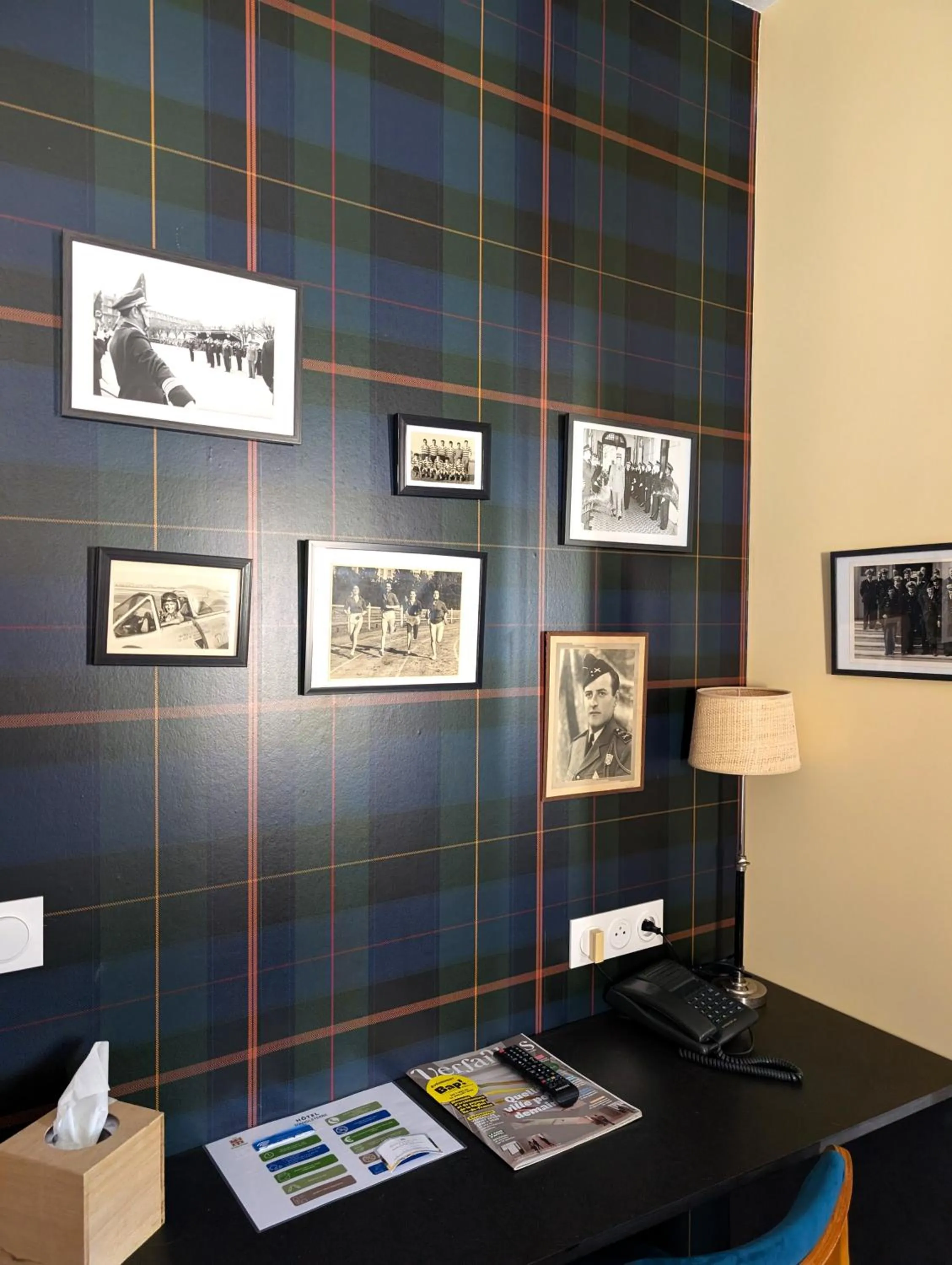 Bedroom in Hôtel d'Angleterre