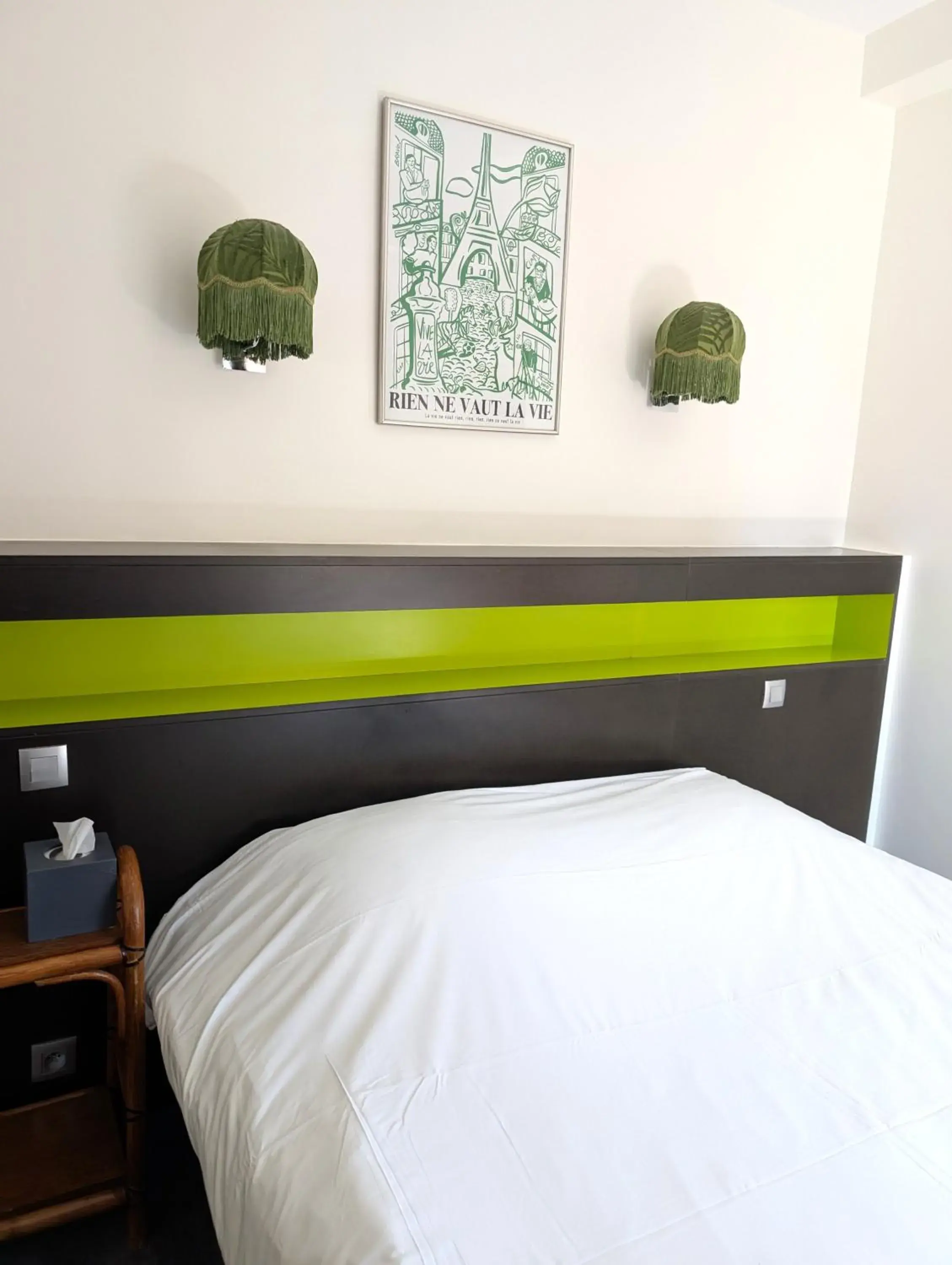 Bed in Hôtel d'Angleterre Bed in Hôtel d'Angleterre