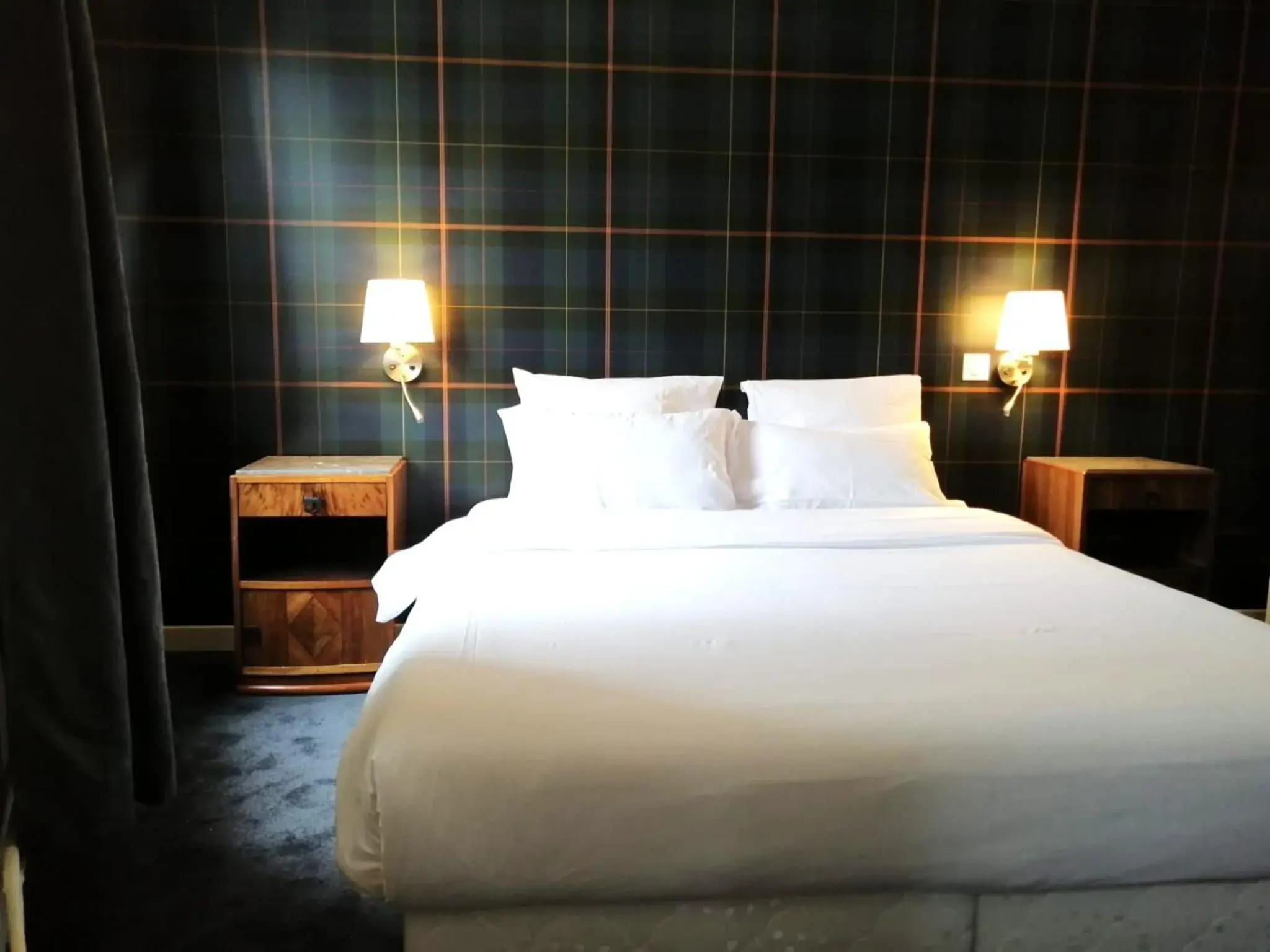 Bed in Hôtel d'Angleterre Bed in Hôtel d'Angleterre