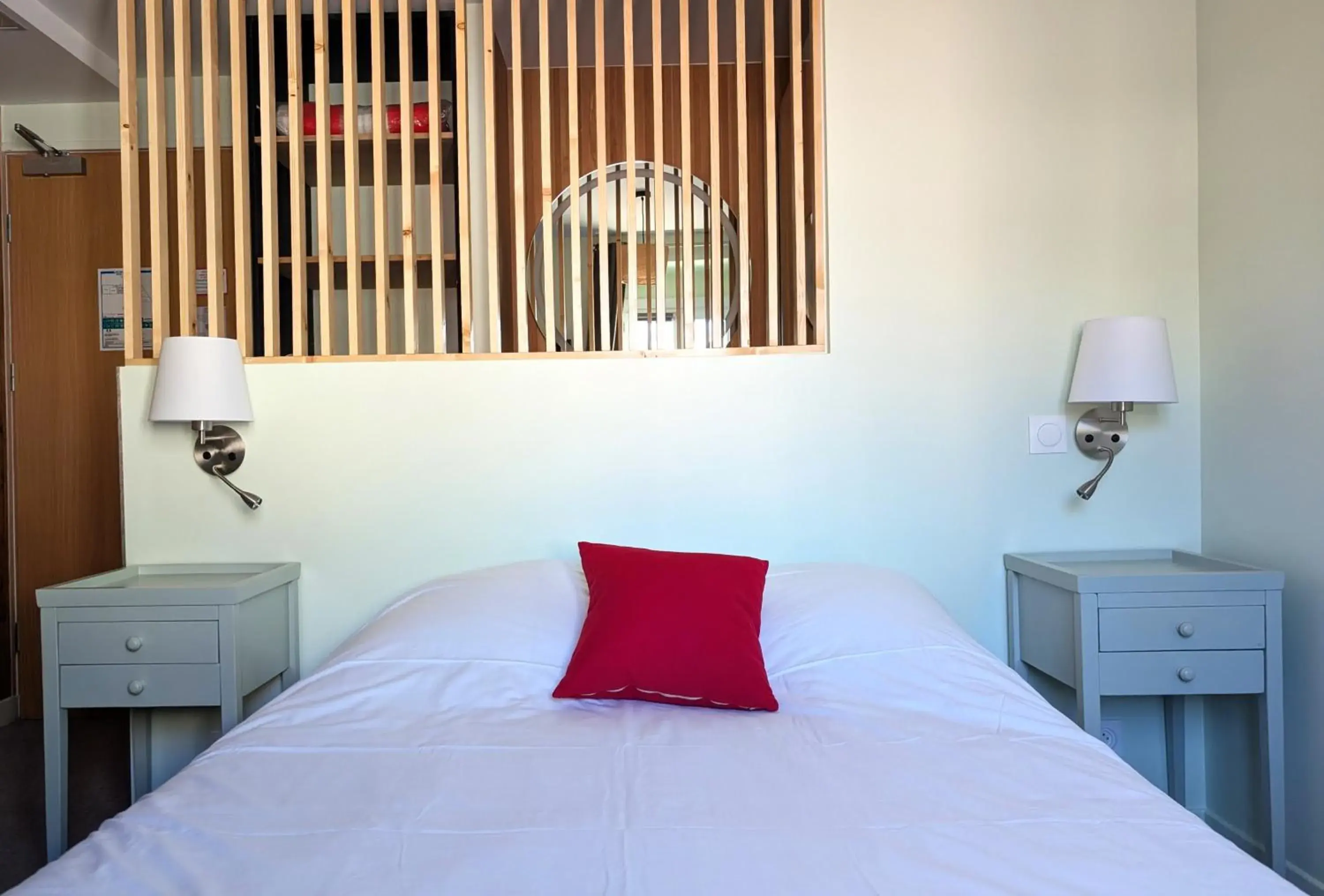 Bed in Hôtel d'Angleterre Bed in Hôtel d'Angleterre