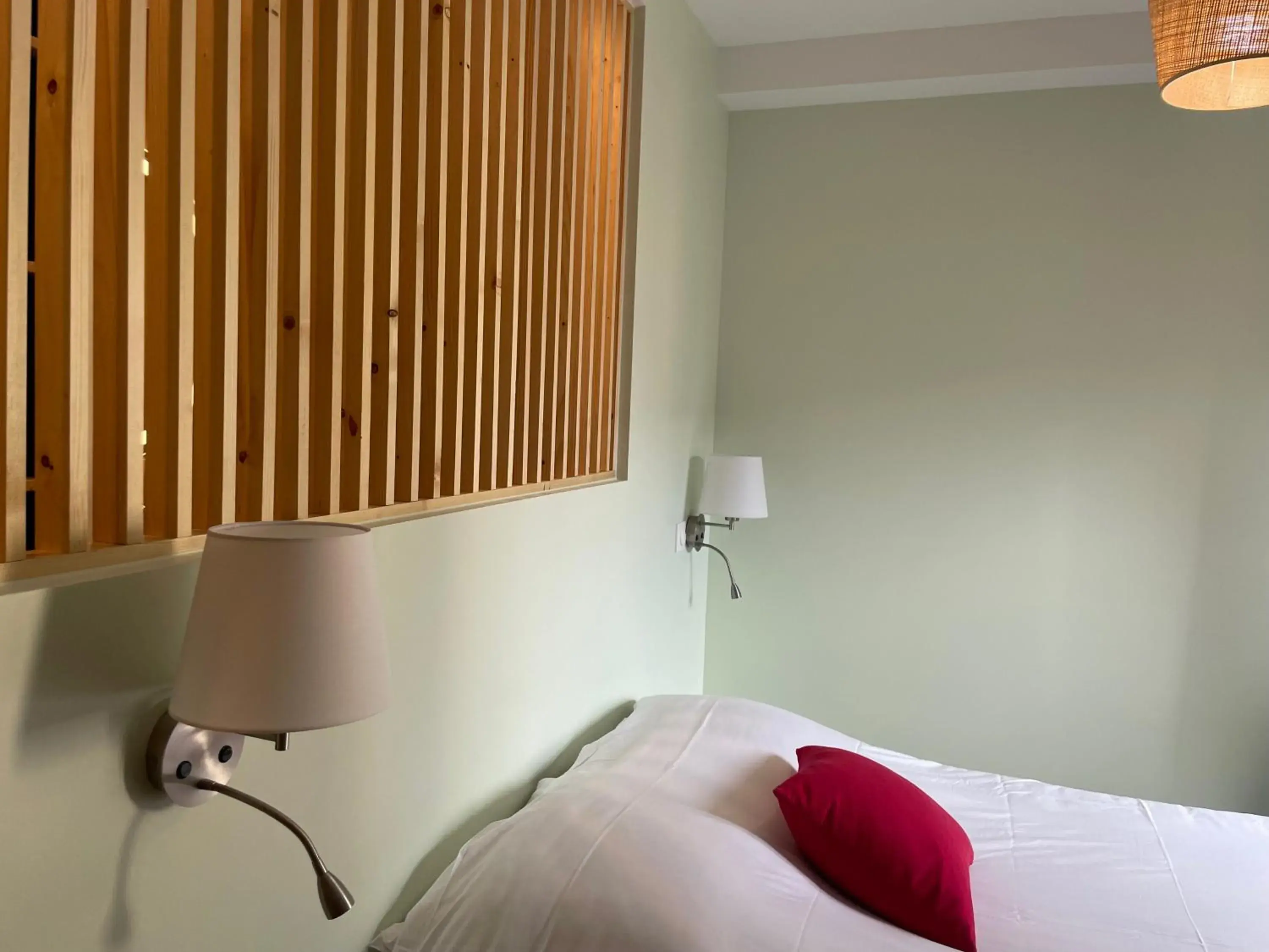 Bed in Hôtel d'Angleterre Bed in Hôtel d'Angleterre