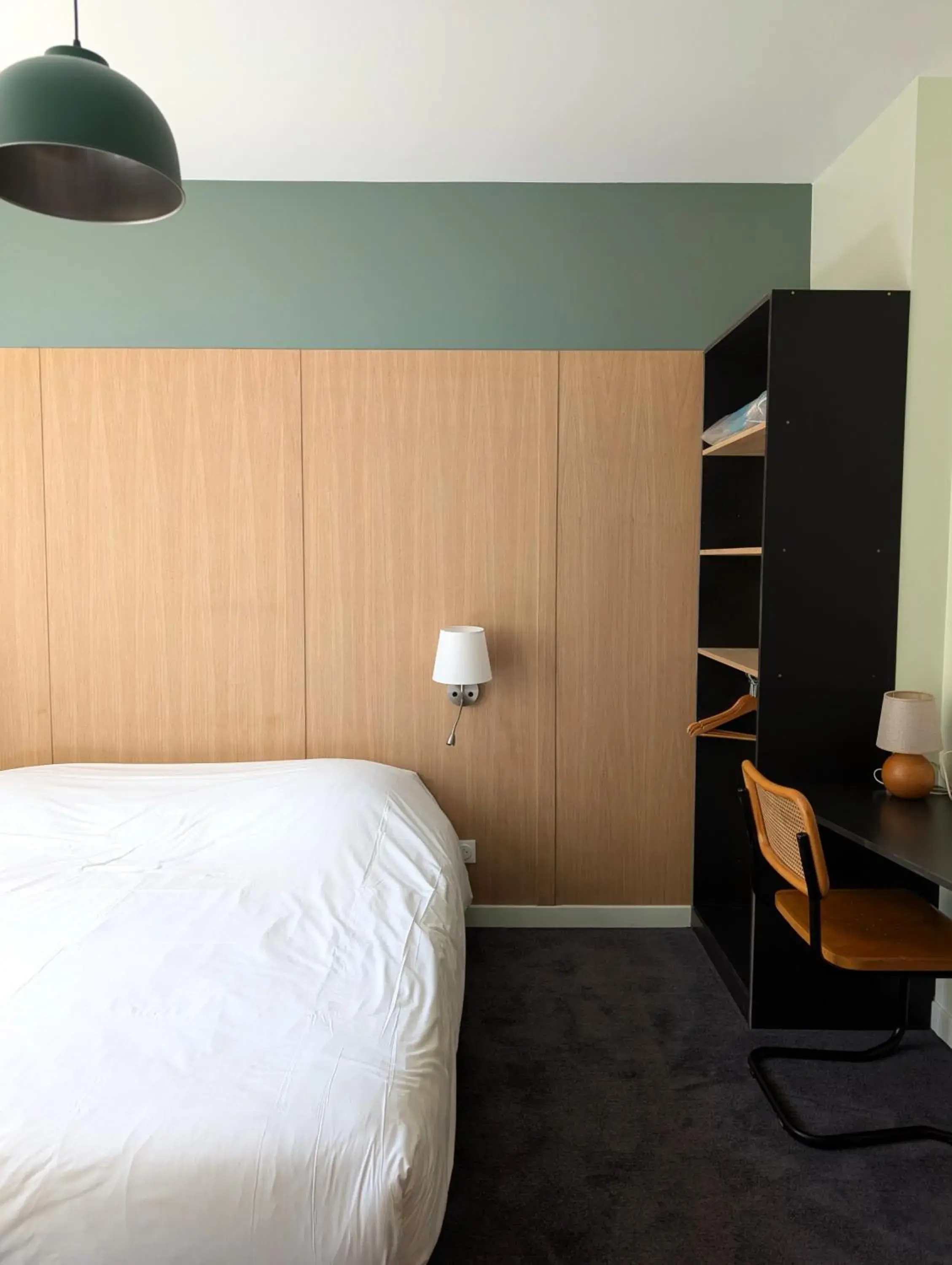 Bed in Hôtel d'Angleterre Bed in Hôtel d'Angleterre