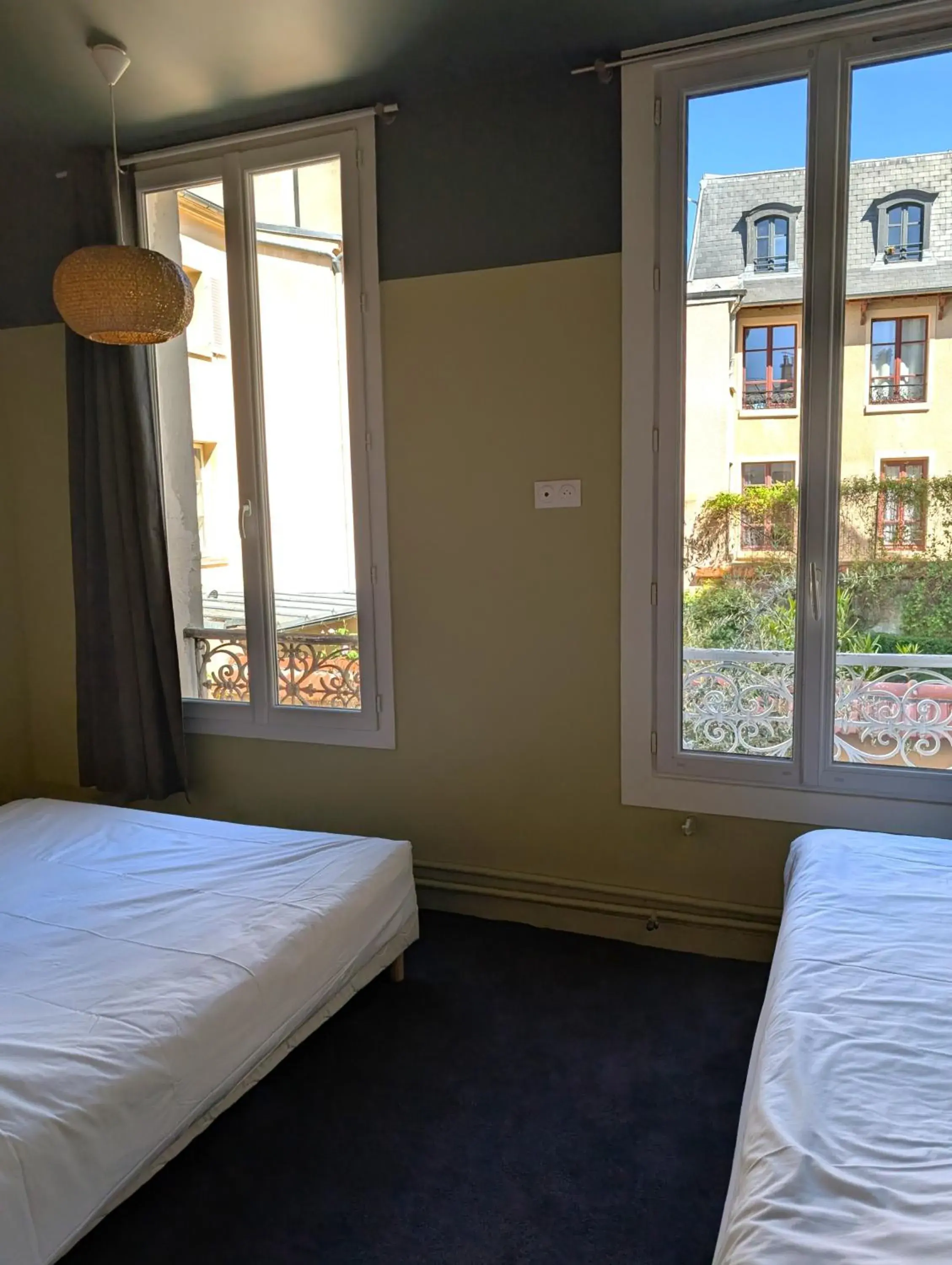 Bed in Hôtel d'Angleterre Bed in Hôtel d'Angleterre