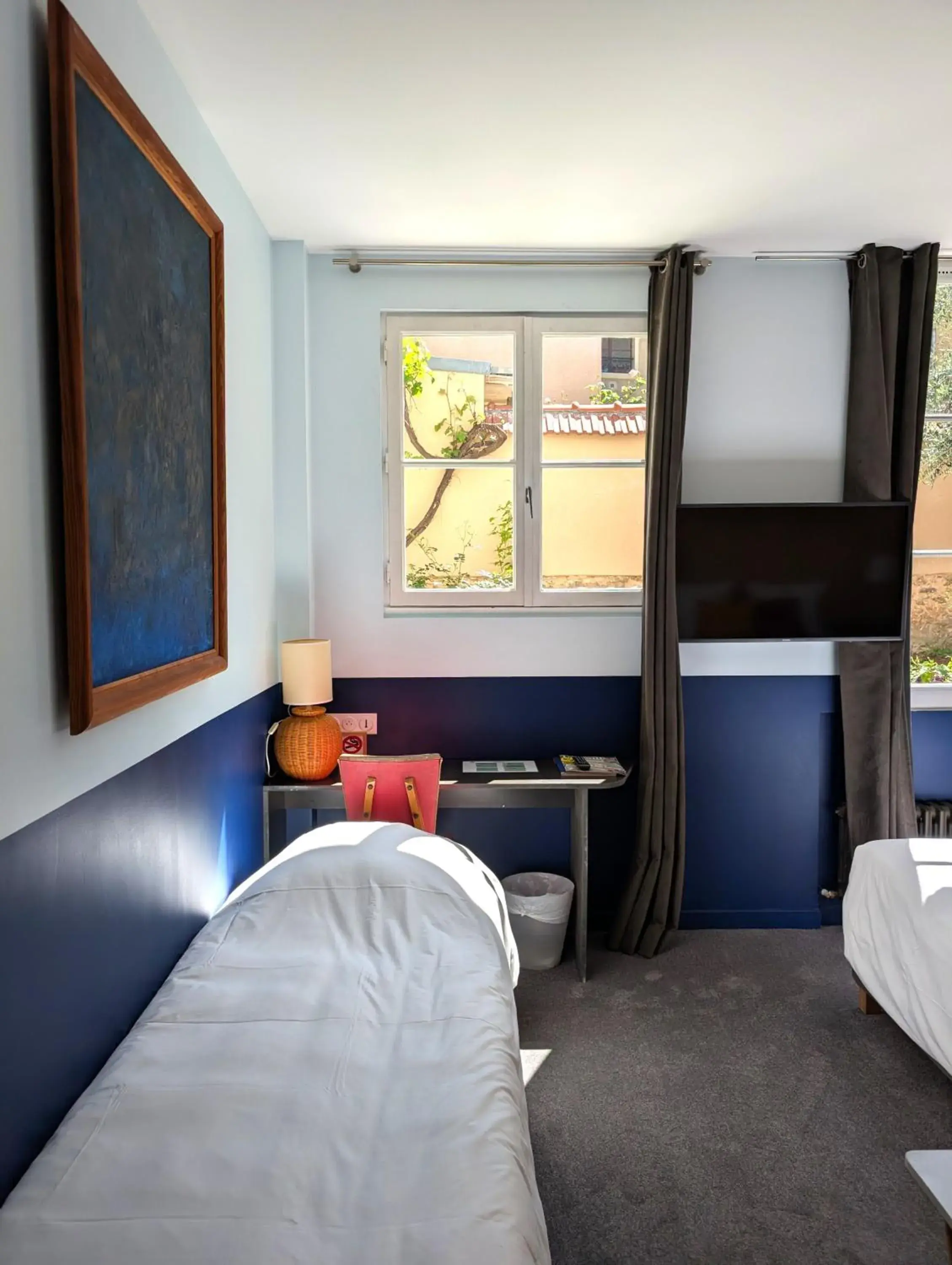 Bed in Hôtel d'Angleterre Bed in Hôtel d'Angleterre