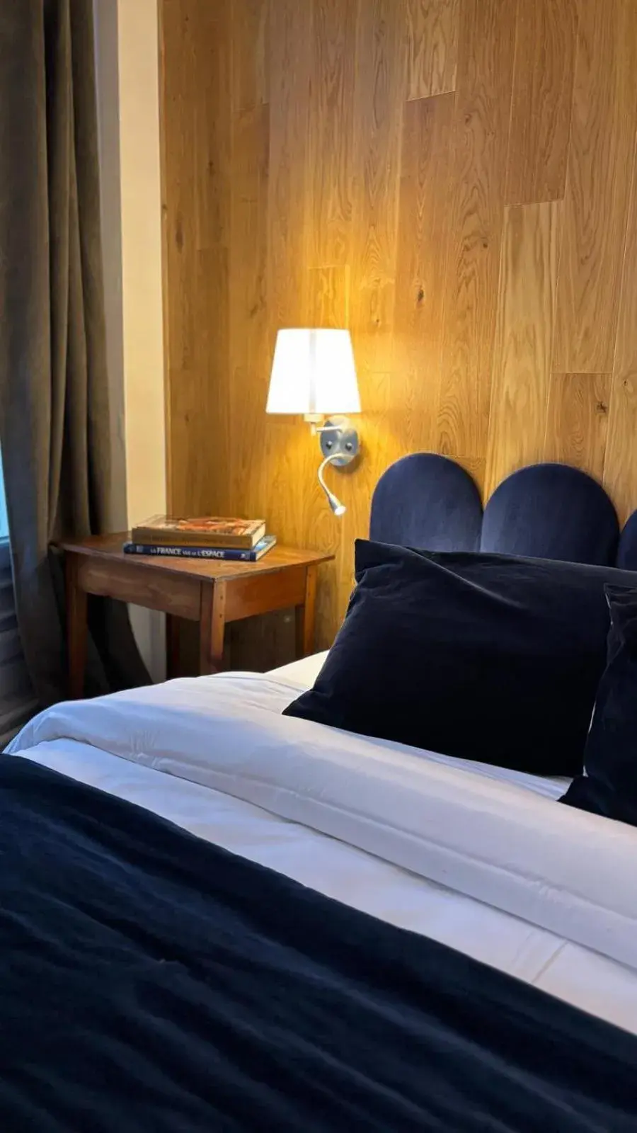 Bed in Hôtel d'Angleterre Bed in Hôtel d'Angleterre