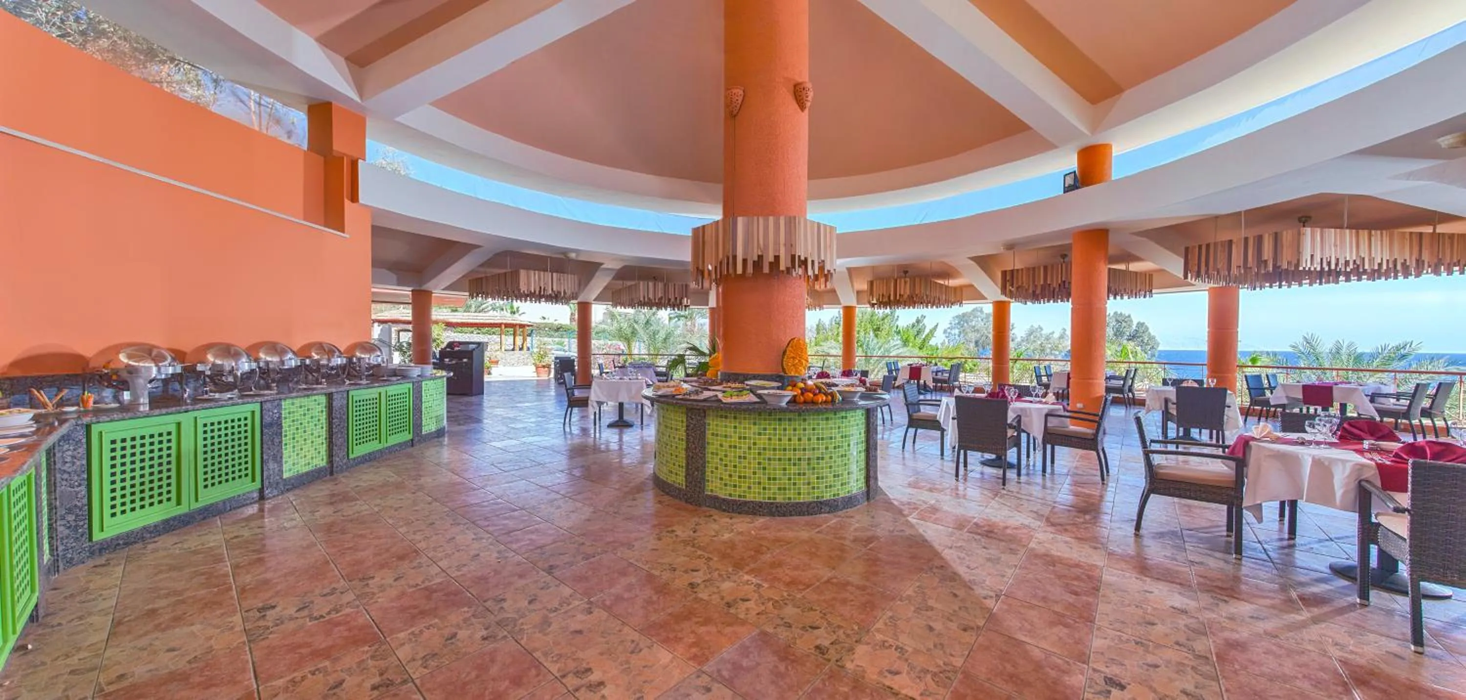 Restaurant/places to eat in Xperience Hill-Top Beach Resort