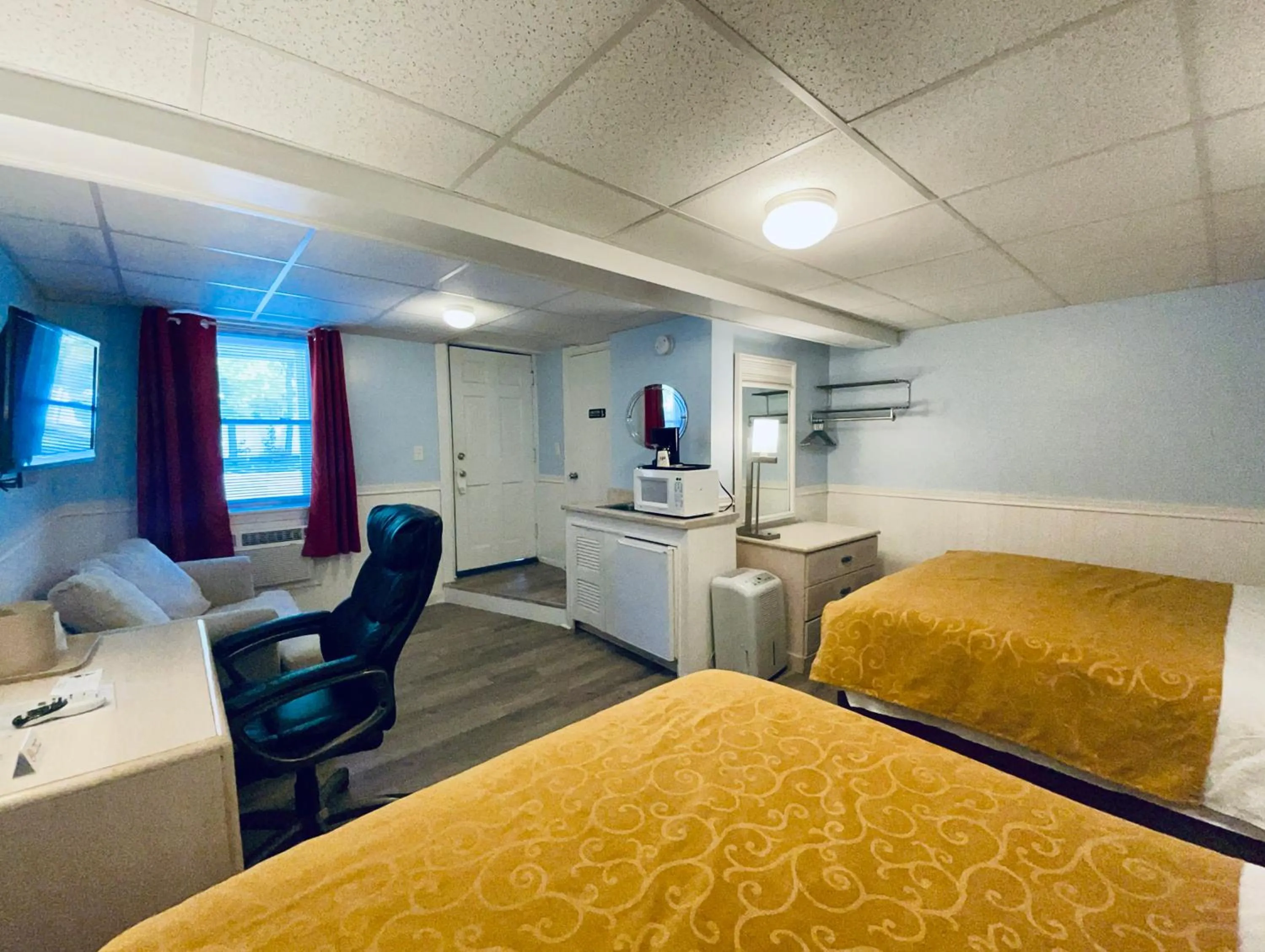 Queen Room with Two Queen Beds - Lower Level  in Wells Moody Motel