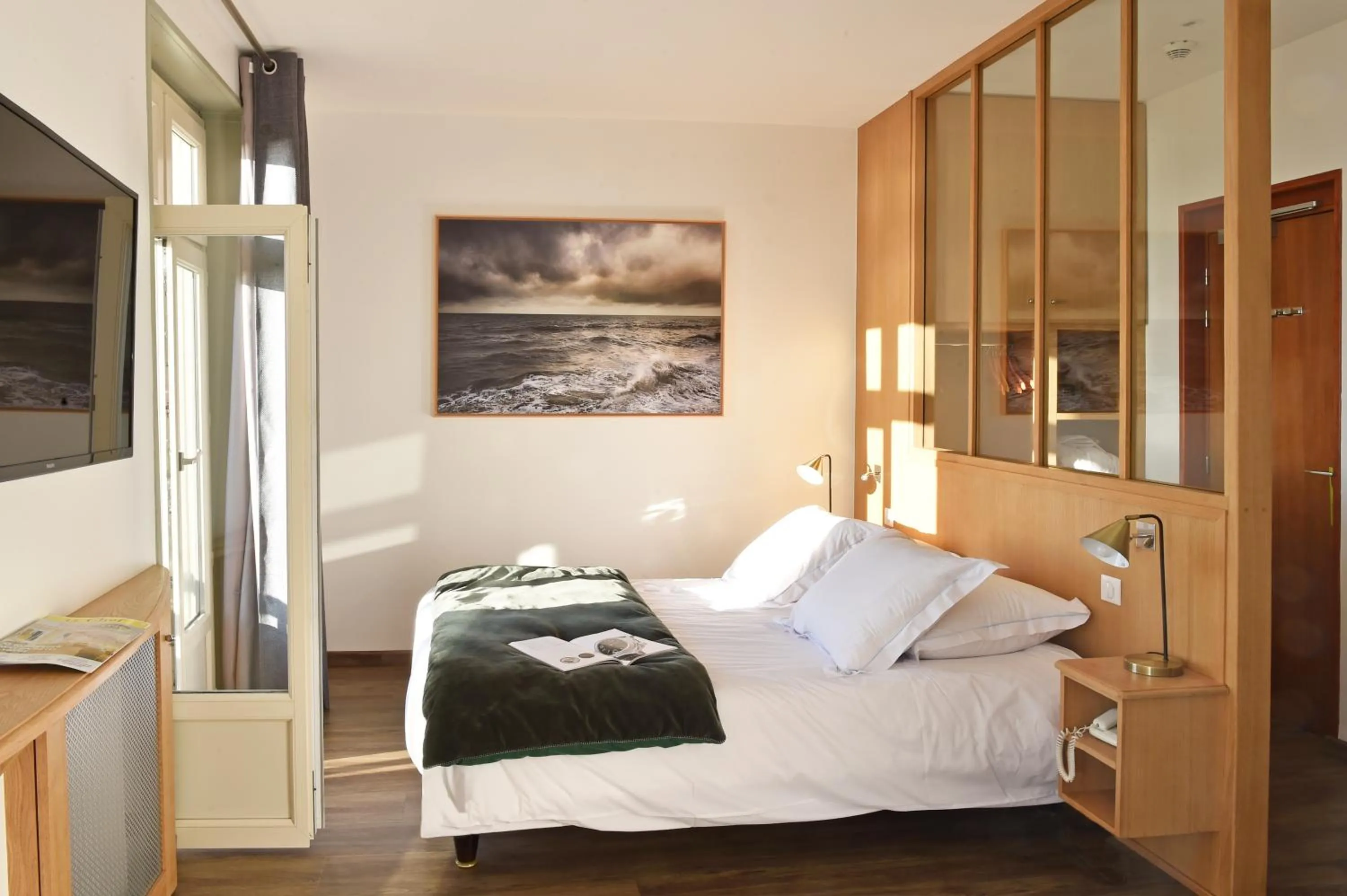 Bed in Hotel Le Bellevue, Demeures & Chateaux